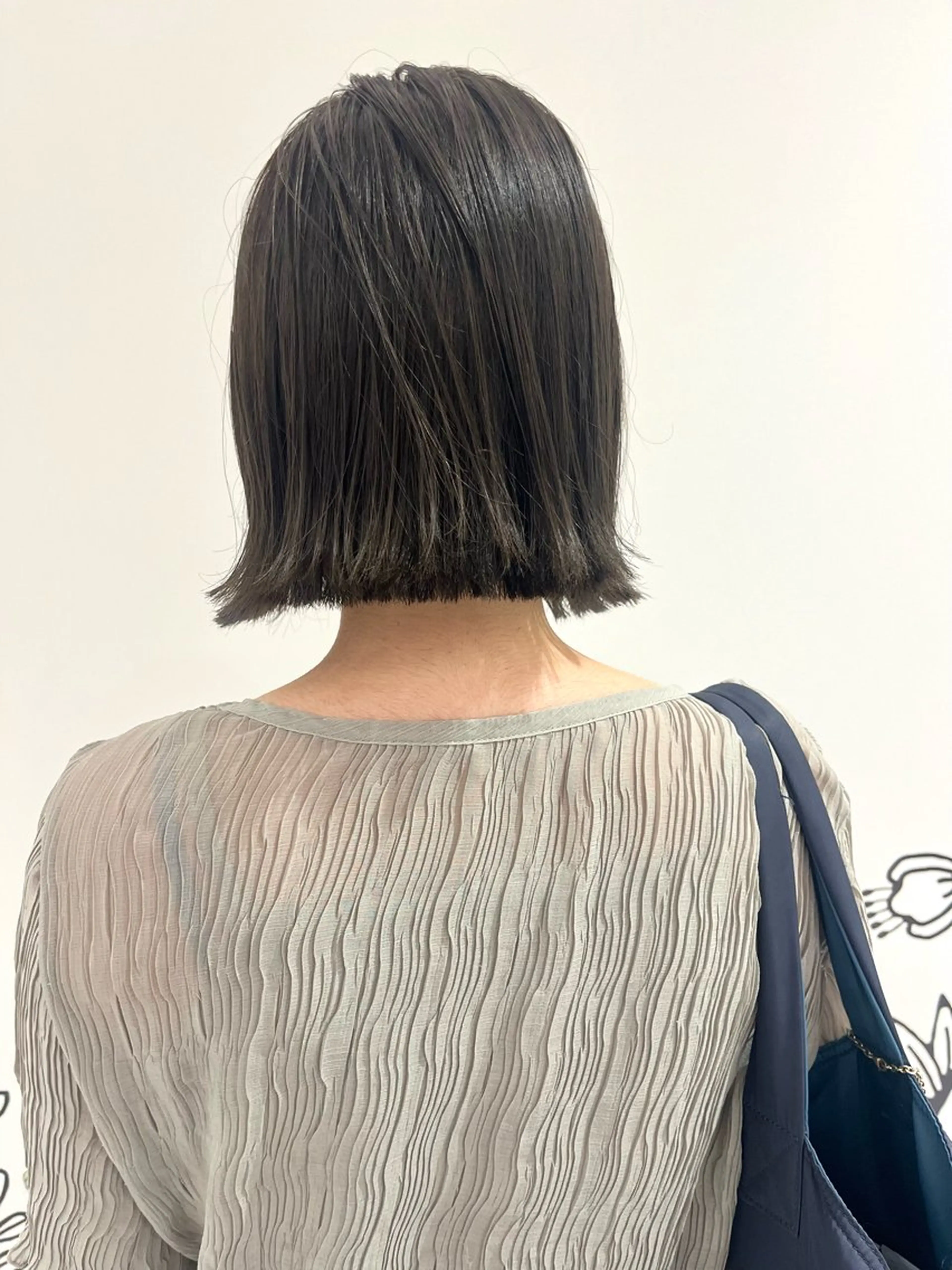 ミディアム カラー ヘアアレンジ 透明感カラー グレージュ オリーブグレージュ オリーブグレー 外ハネヘア カット ヘアカラー トリートメント ヘアセット 🌷ボブ/髪質改善 ストレートのヘアスタイル