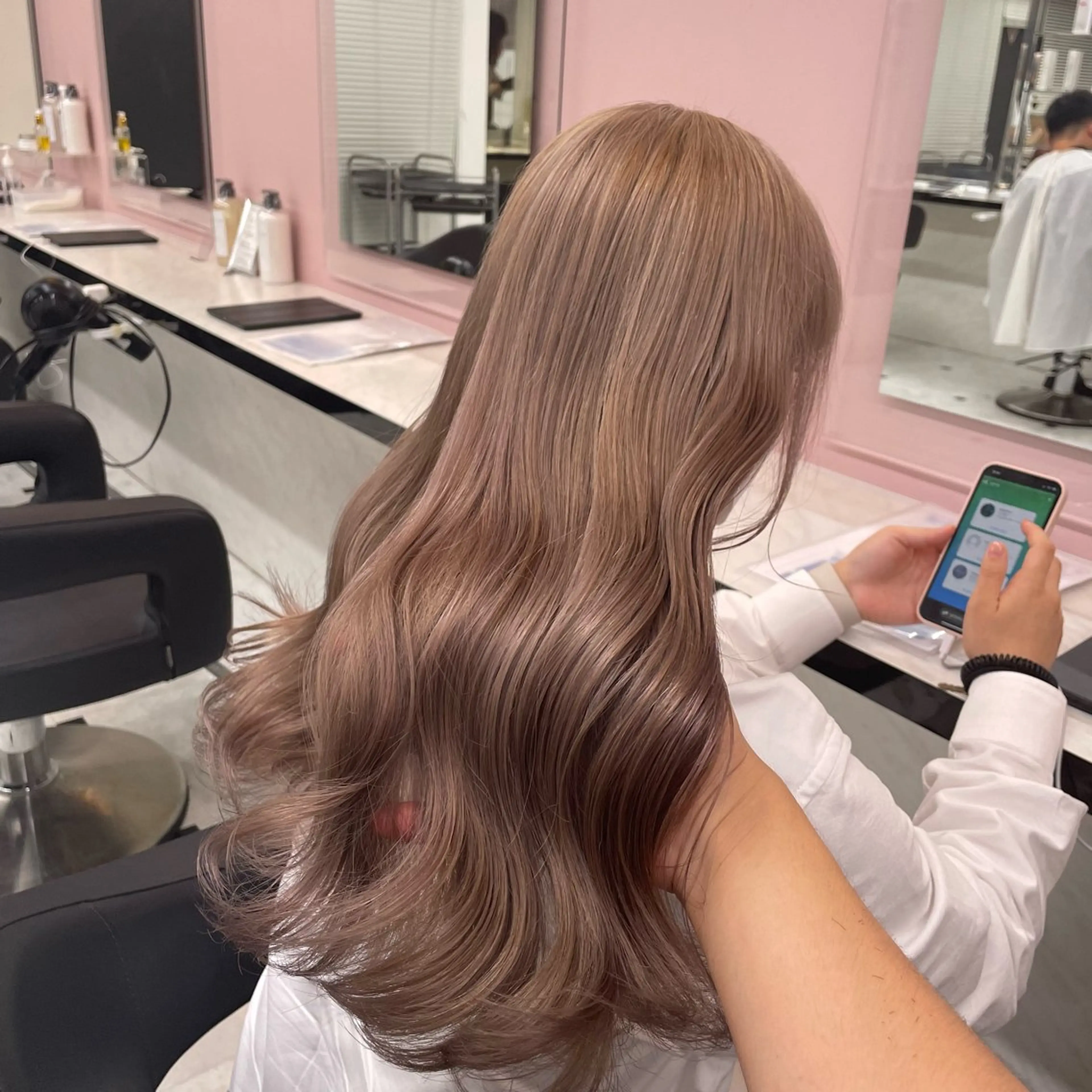 ロング カラー ヘアアレンジ ブリーチ ヘアカラー ピンク・ベージュ🩰 カラー🫧とらのヘアスタイル