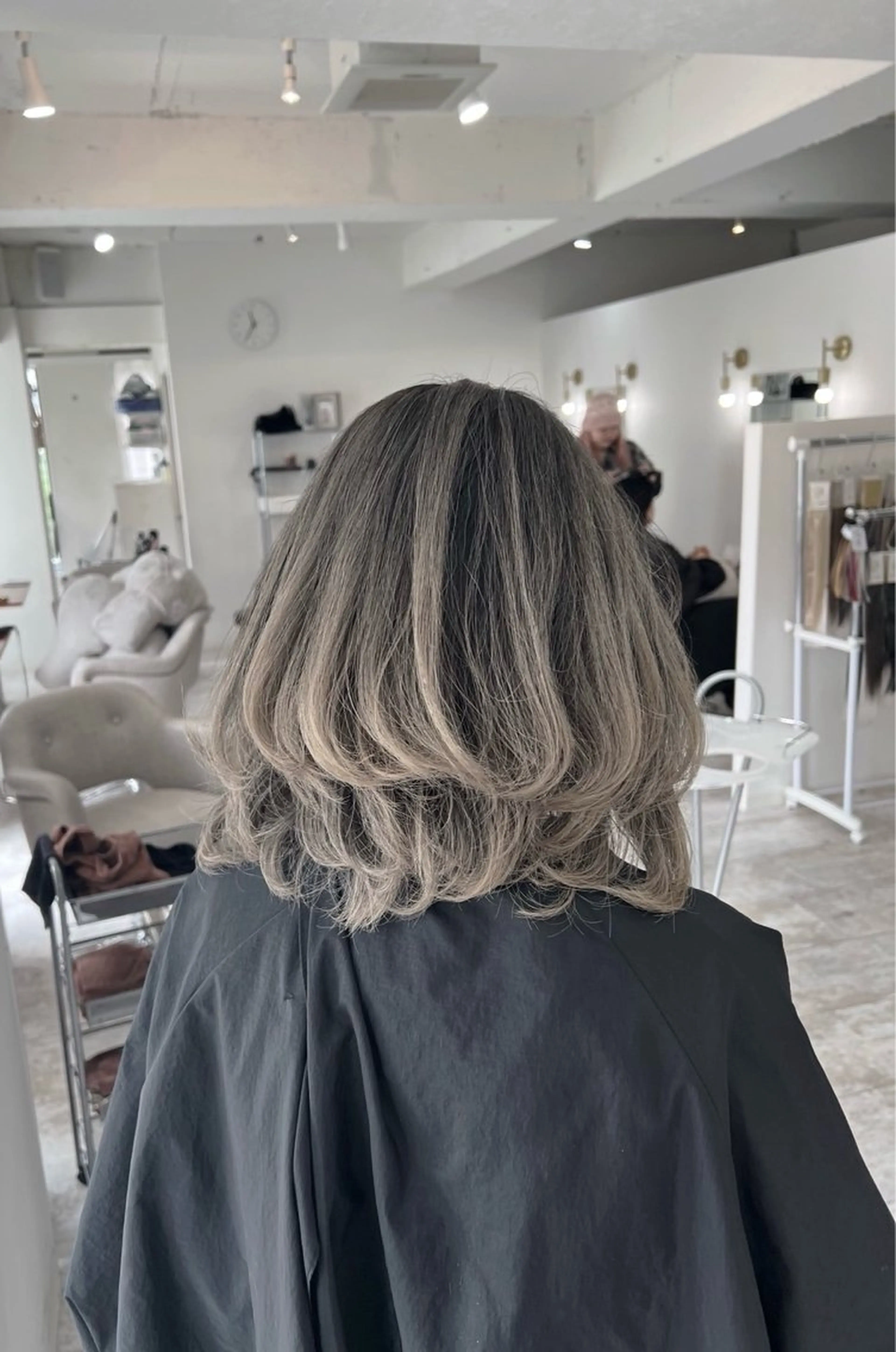 ミディアム カラー バレイヤージュ グレージュ レイヤーカット カット ヘアカラー トリートメント 指名数No.1 /NAOYAのヘアスタイル