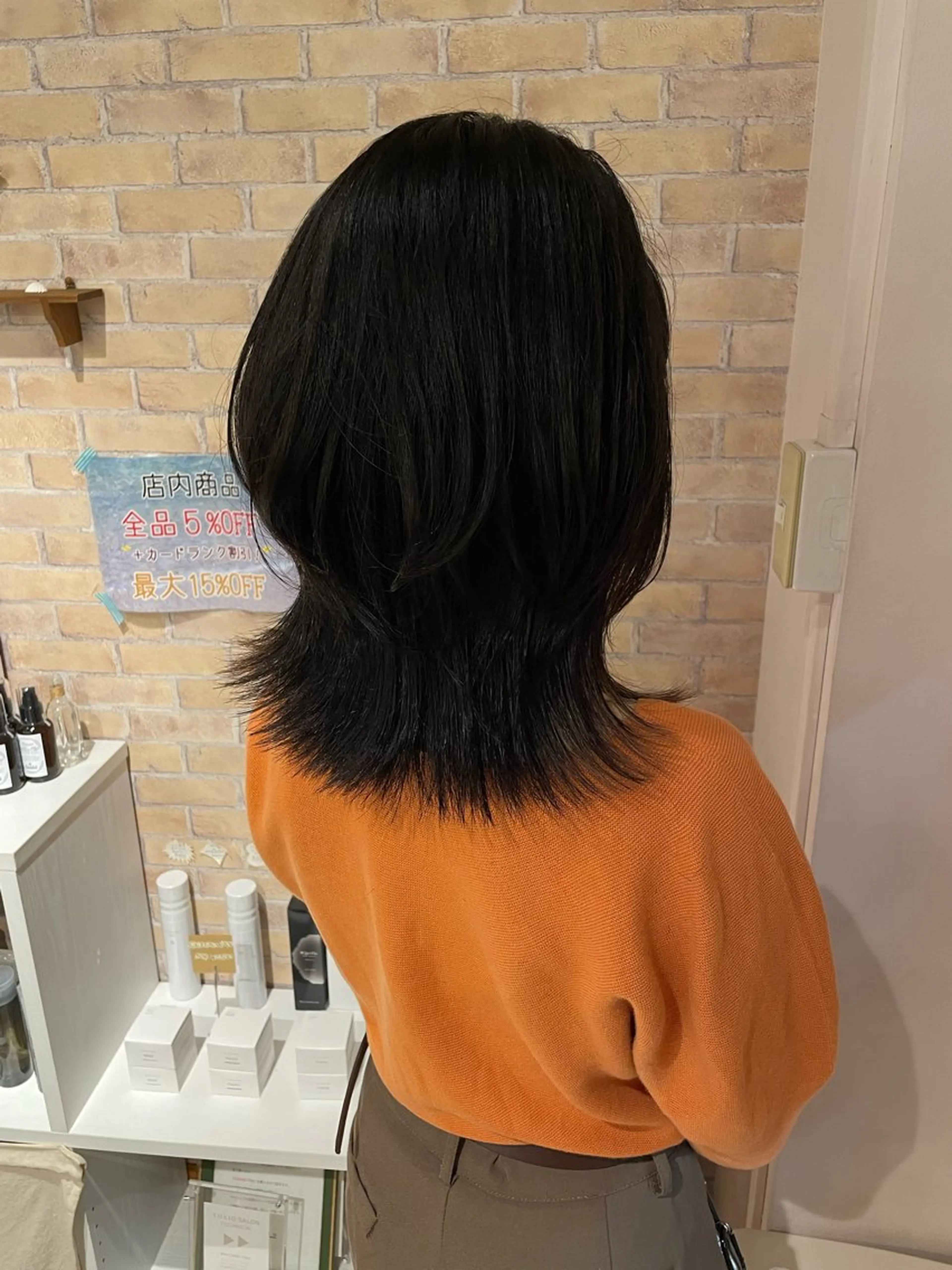 ミディアム 西野 衣織のヘアスタイル