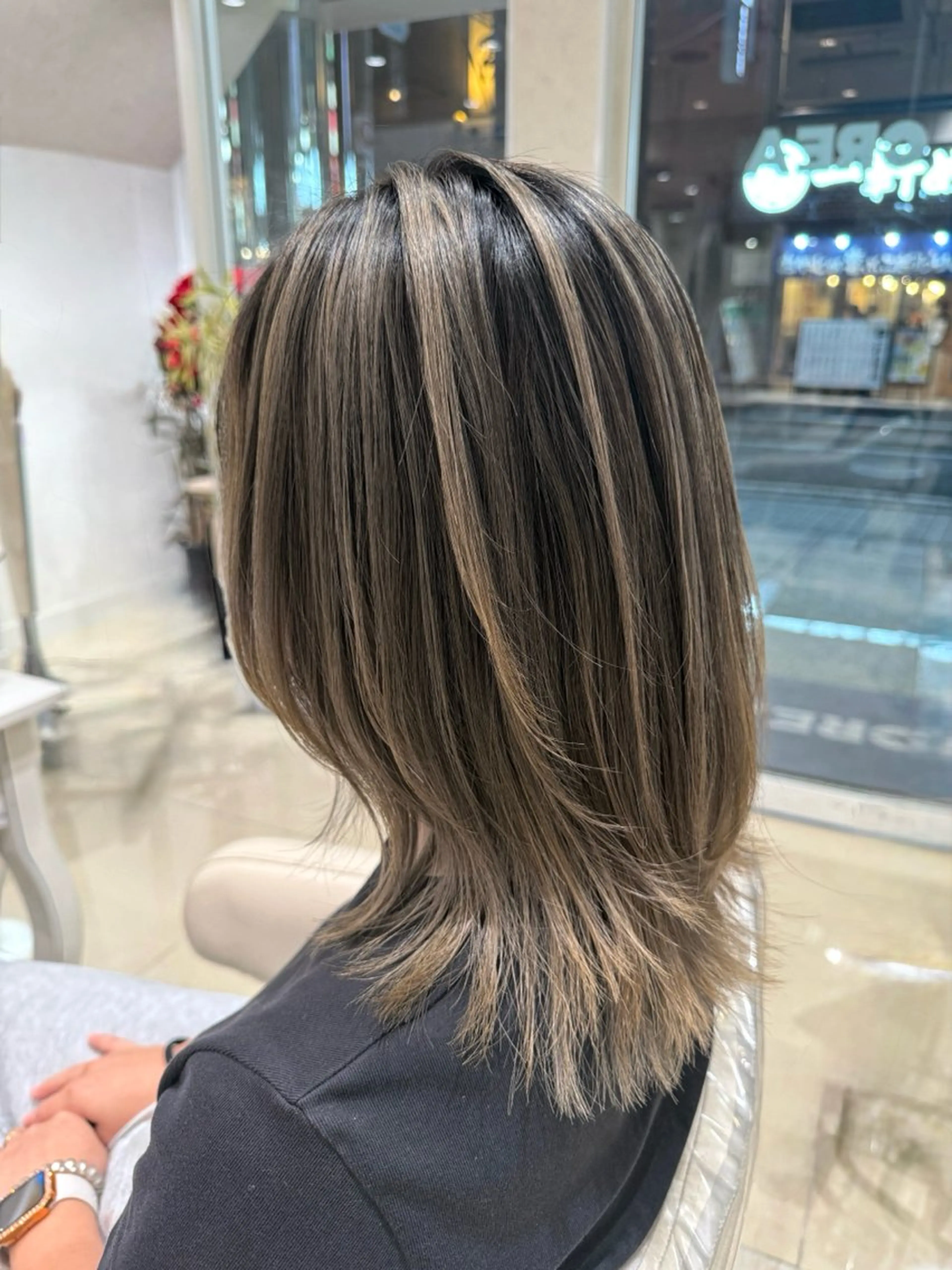 ミディアム カラー ヘアカラー トリートメント シアーベージュニスト 🥣大石亜里紗のヘアスタイル