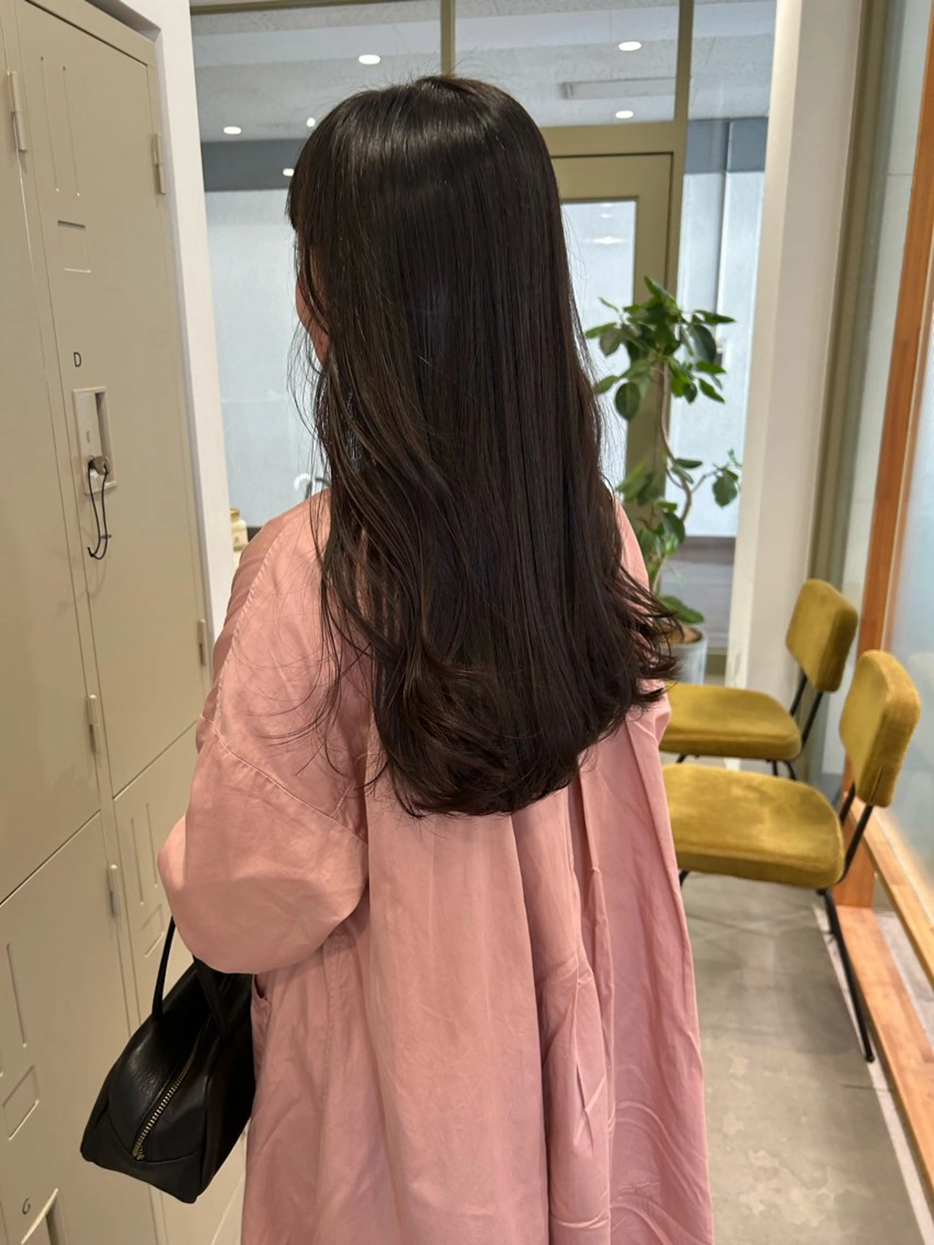 ロング レイヤーカット ローレイヤー カット . ...ashiato... . meieki所属・ashiato mizukiのヘアスタイル