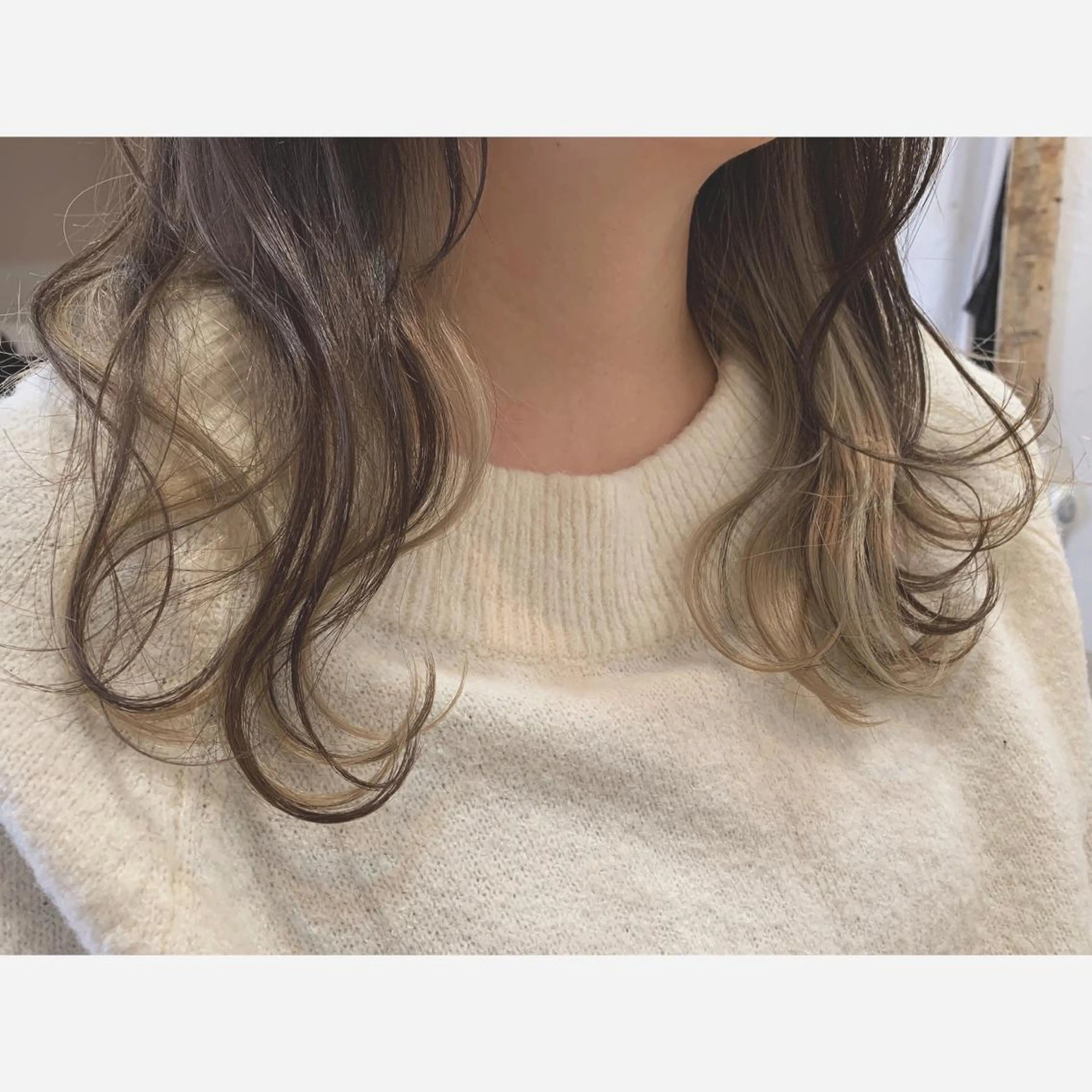 セミロング カラー ブリーチ fio マナミのヘアスタイル