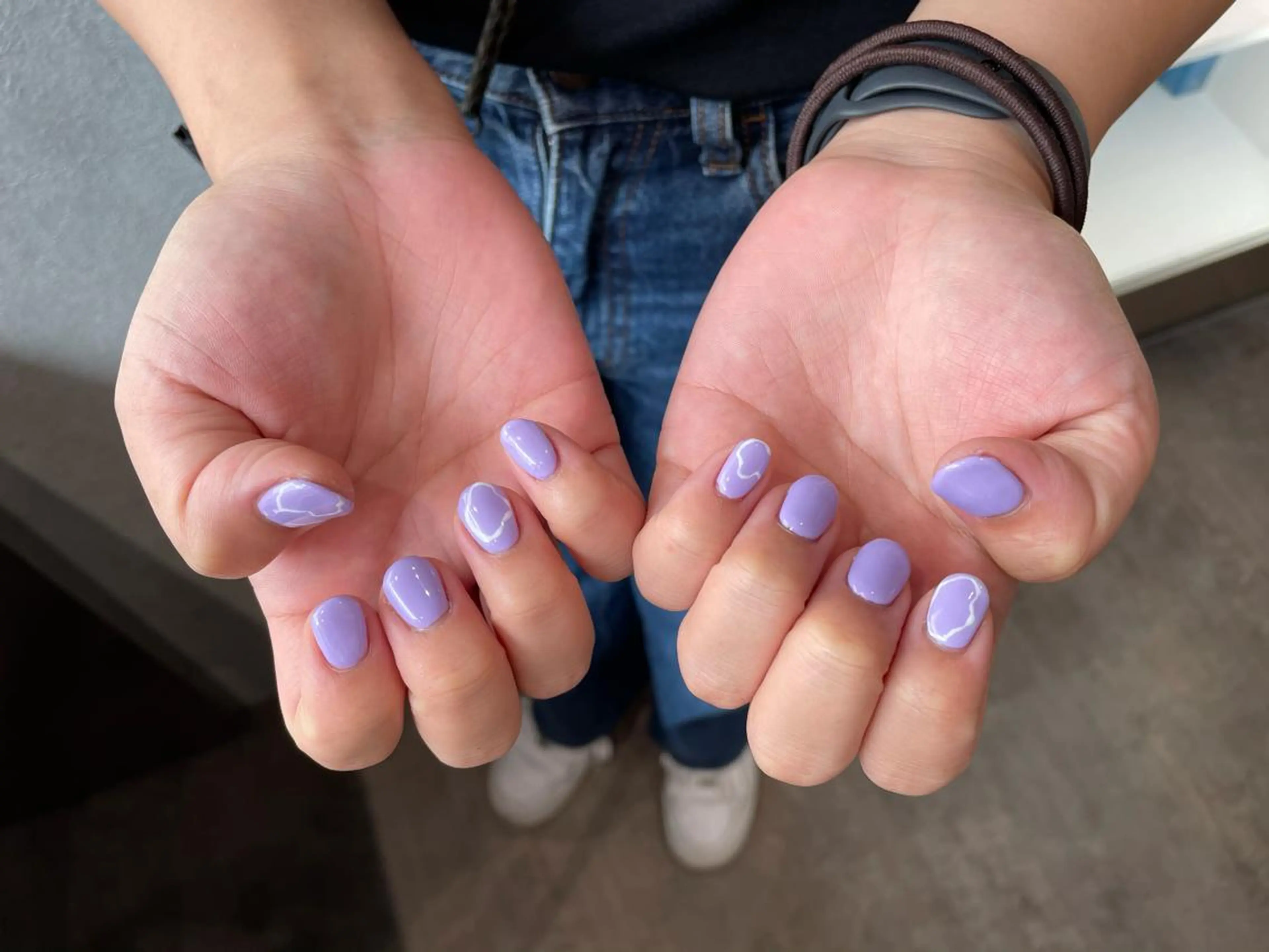 ネイル アートネイル ゴールド パープル ホワイト ハンドネイル ナチュラル透明感🌱 小山美樹子のヘアスタイル