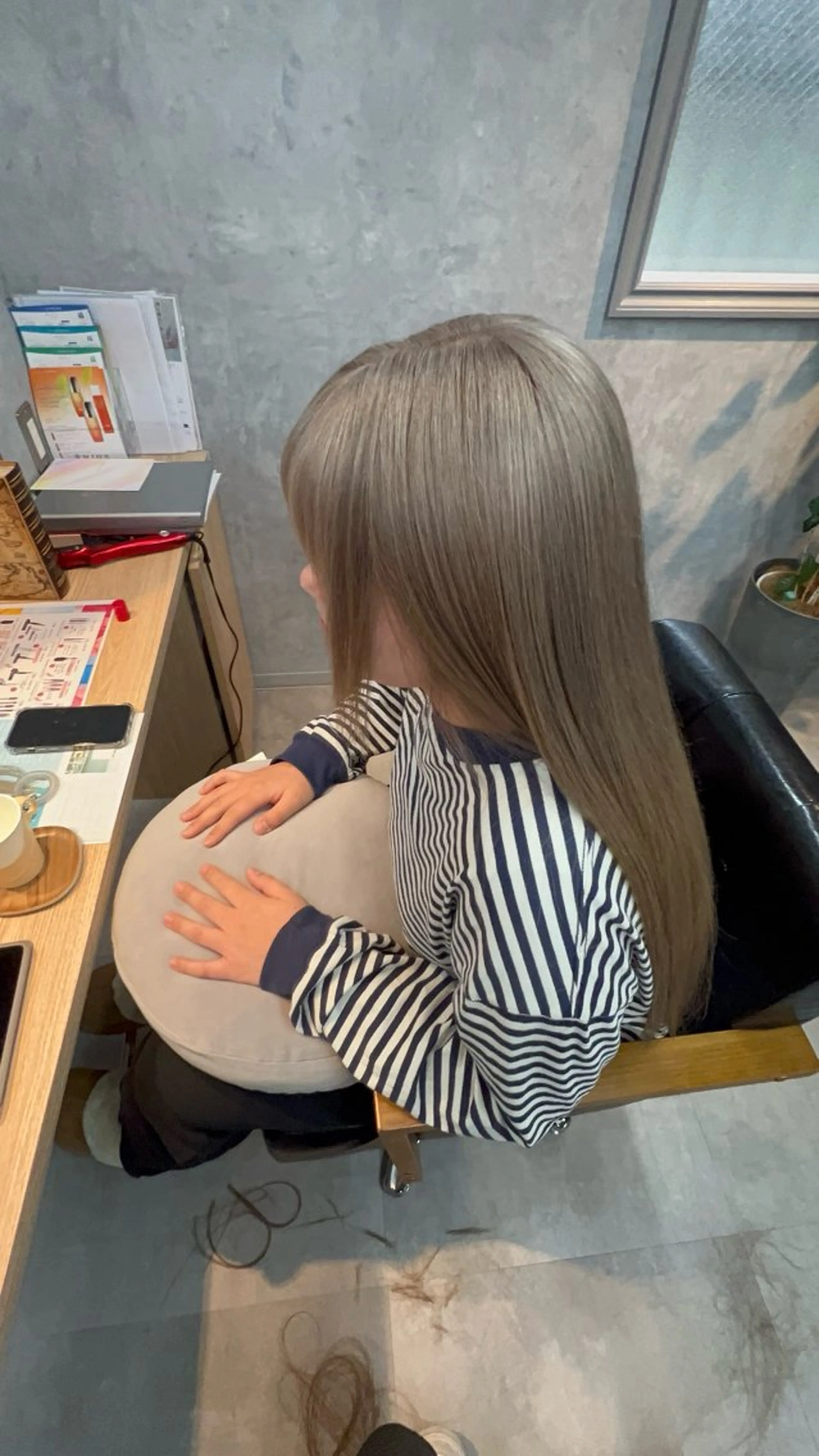 ロング motoトップカラー リスト/ブリーチカラのヘアスタイル