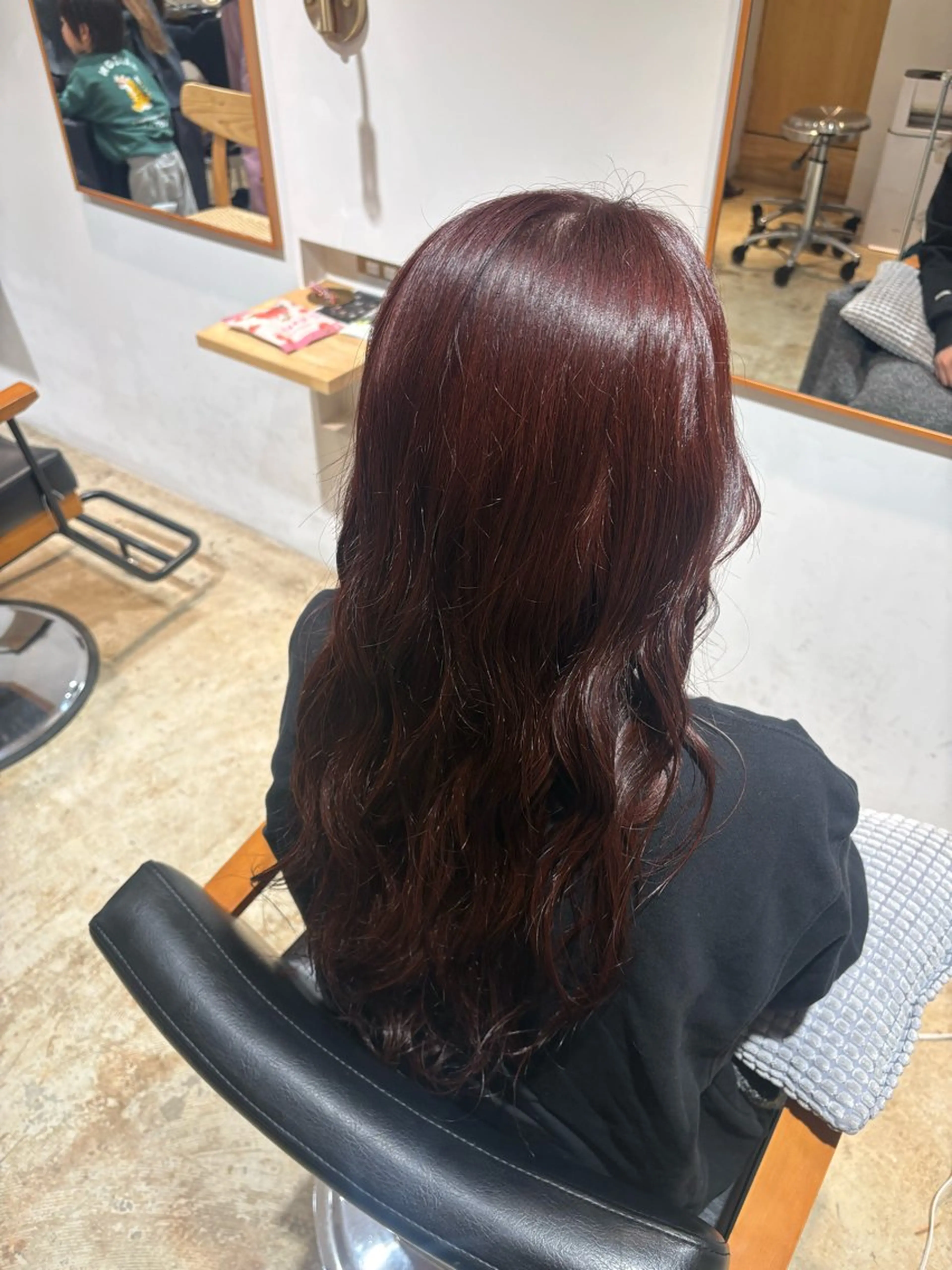 ロング カラー ピンクカラー レッドカラー 村井 美桜のヘアスタイル