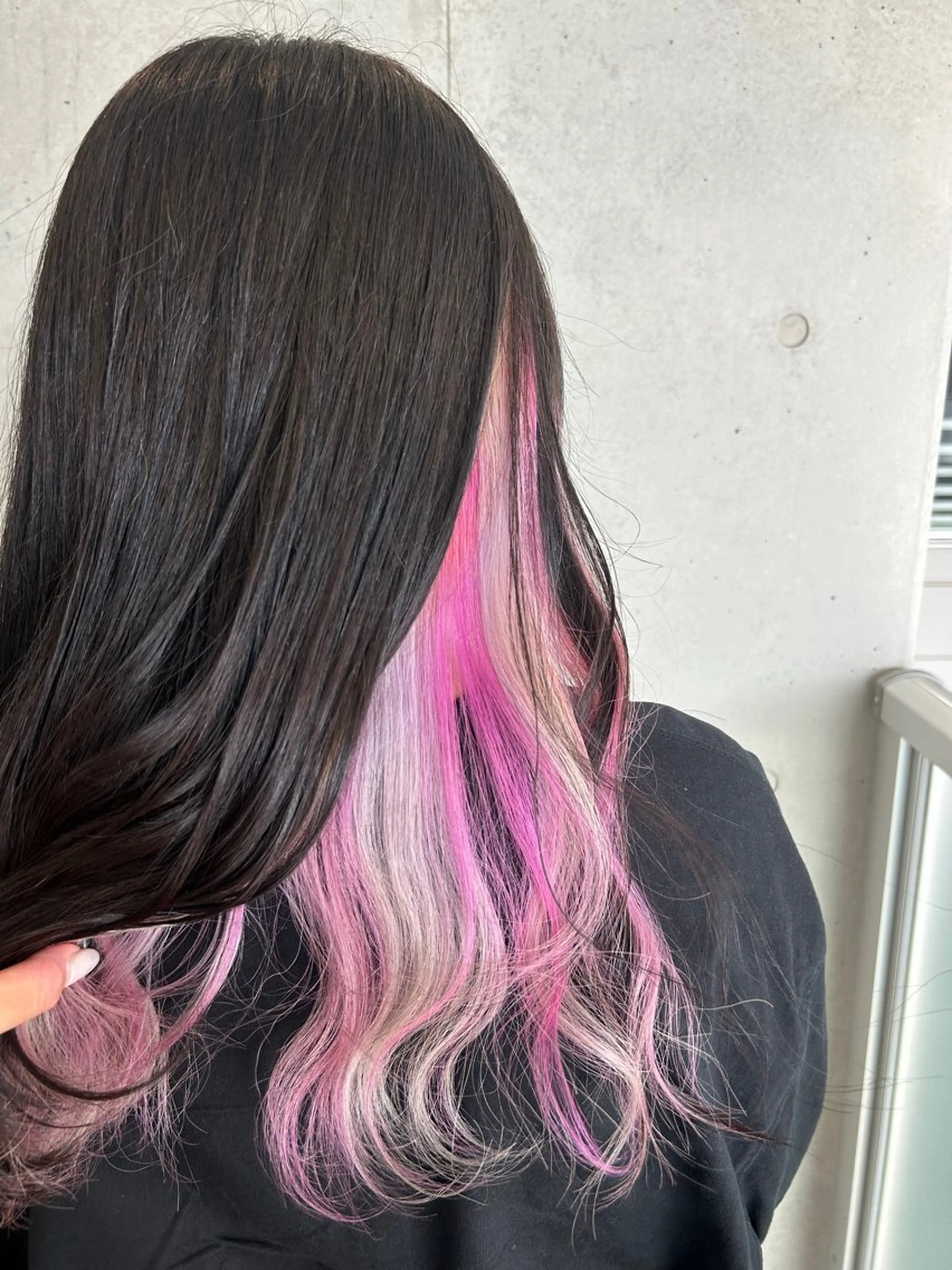 ロング カラー イヤリングカラー インナーカラー ピンクカラー 髪質改善/縮毛矯正 ツヤ髪🩷さつきのヘアスタイル