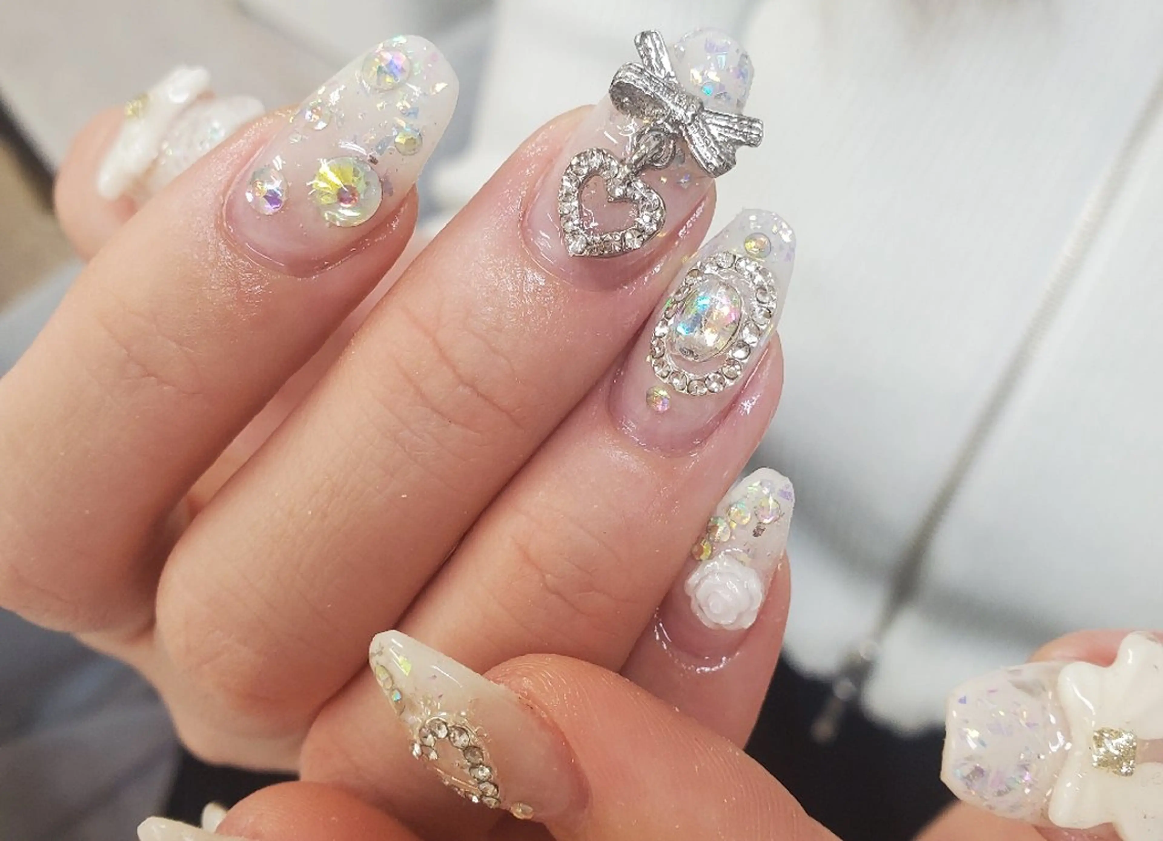 ネイル ガーリー キラキラネイル ラメ(グリッター) 持ち込み リボン Nail 🌱TSUBASAのネイルデザイン