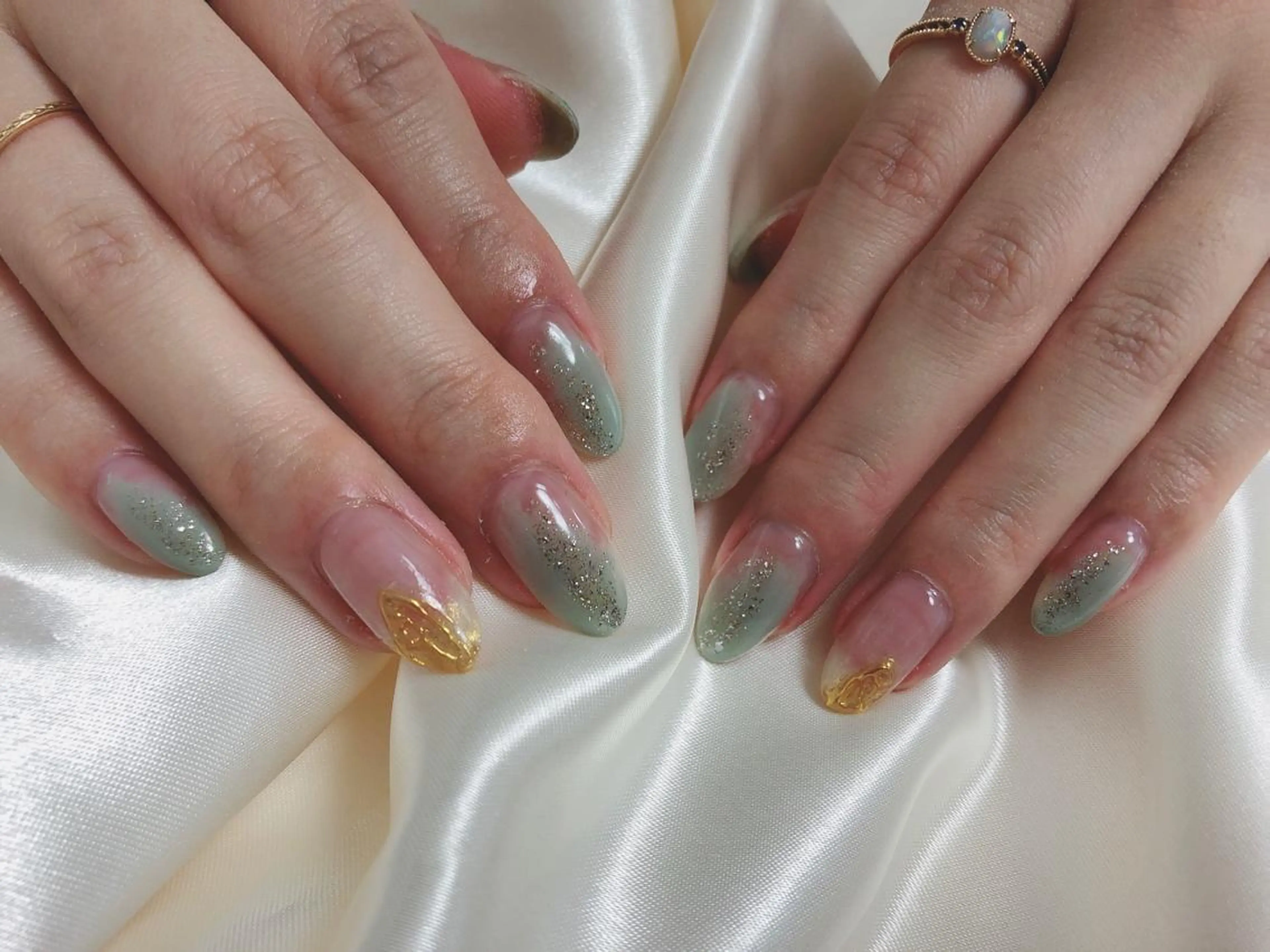 ネイル ピスタチオネイル mogunail &blowのネイルデザイン