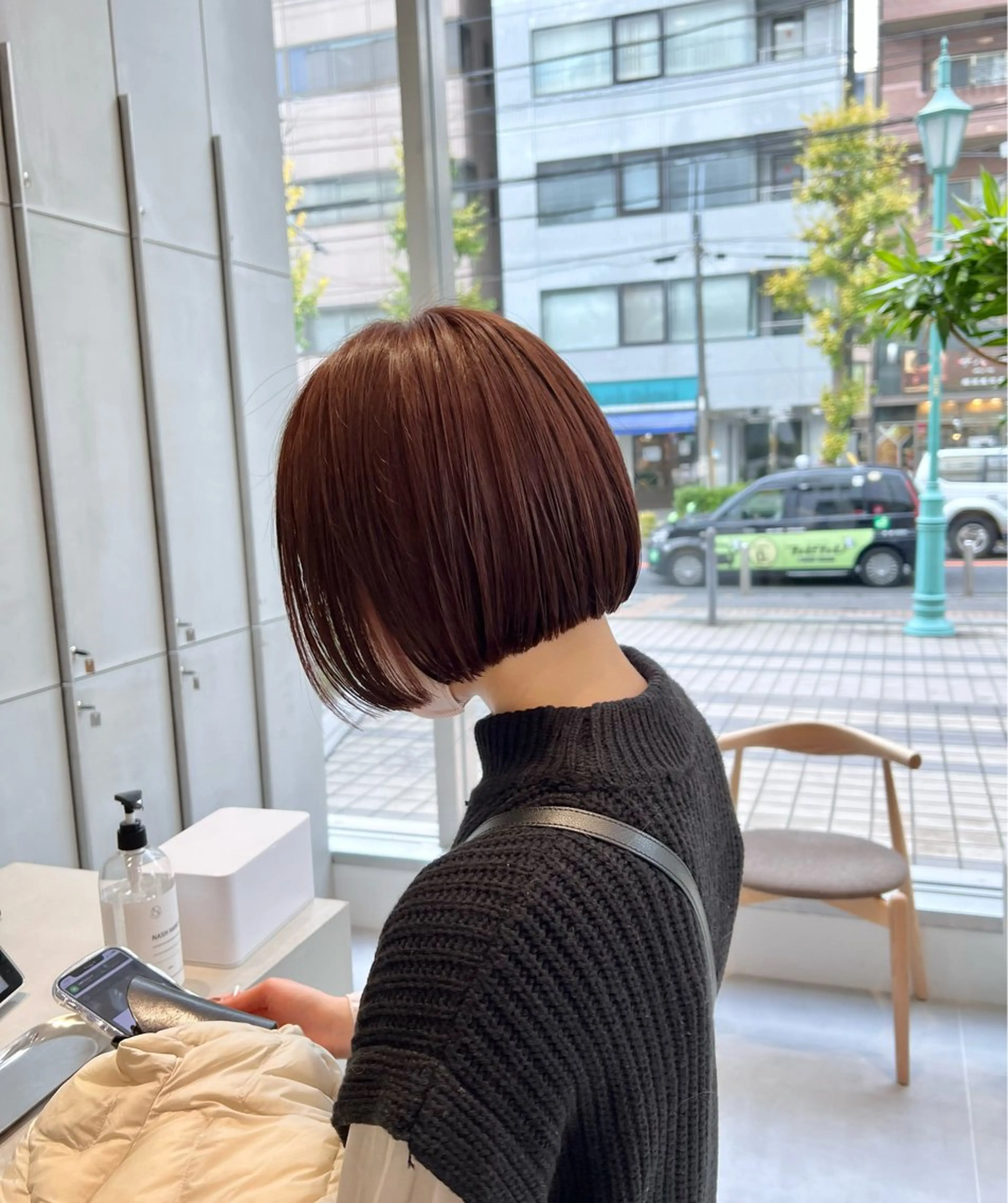 ショート カラー ミオ💎ショート 透ける暗髪のヘアスタイル