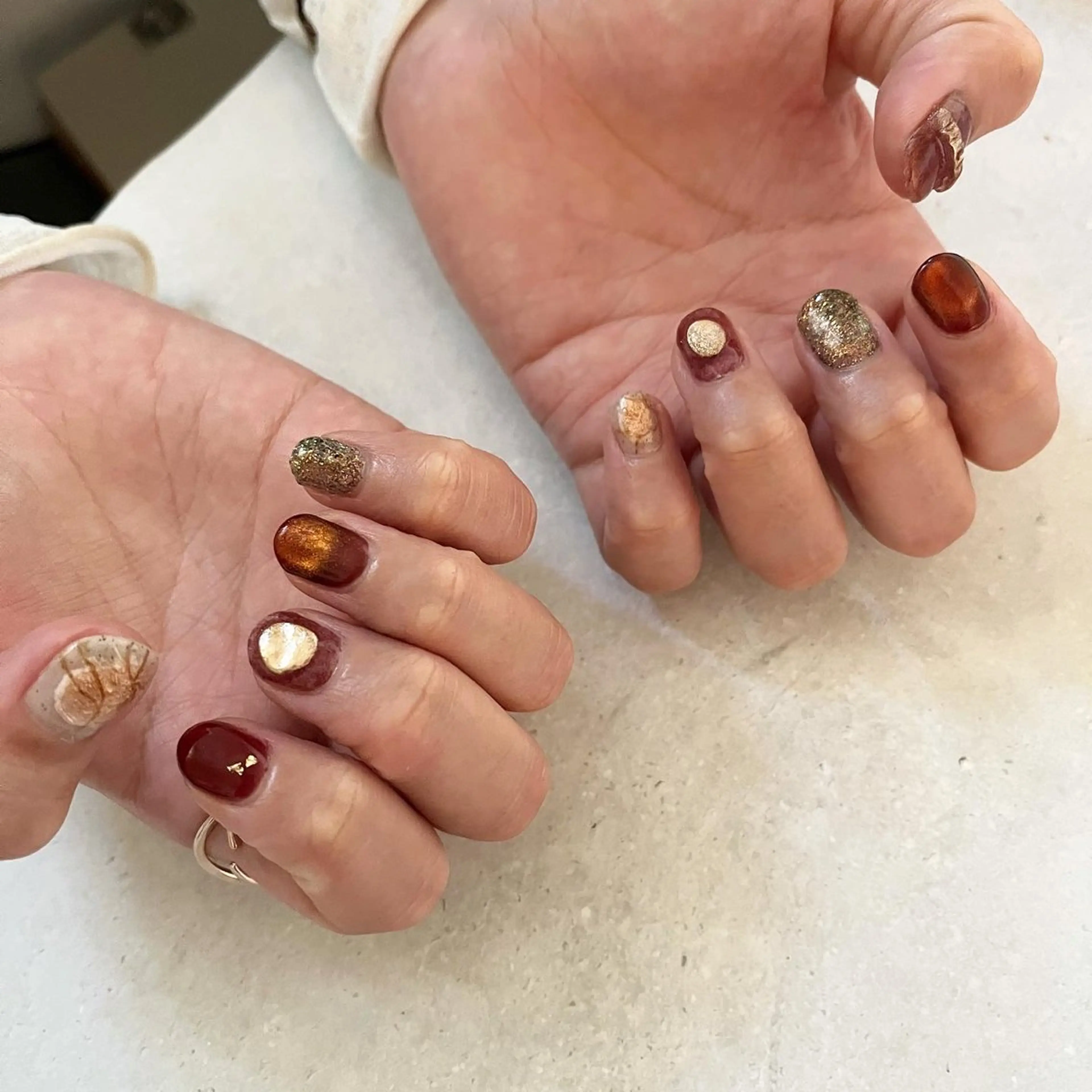 ネイル ニュアンスネイル 赤色 K Aのネイルデザイン