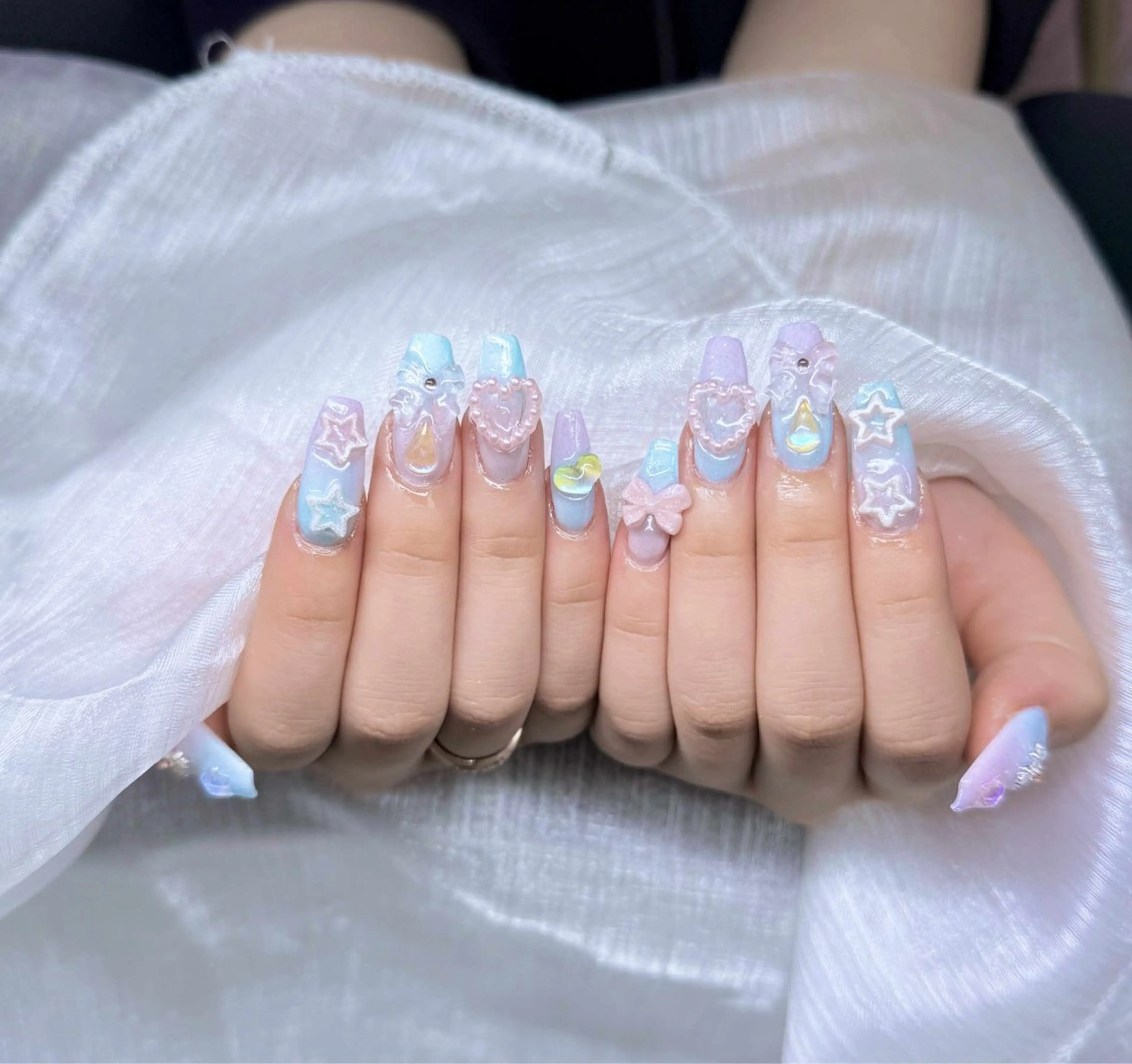 ネイル 長さ出し グラデーション 卒業式 キラキラネイル マグネットネイル ハンドネイル Lee Nailsのネイルデザイン