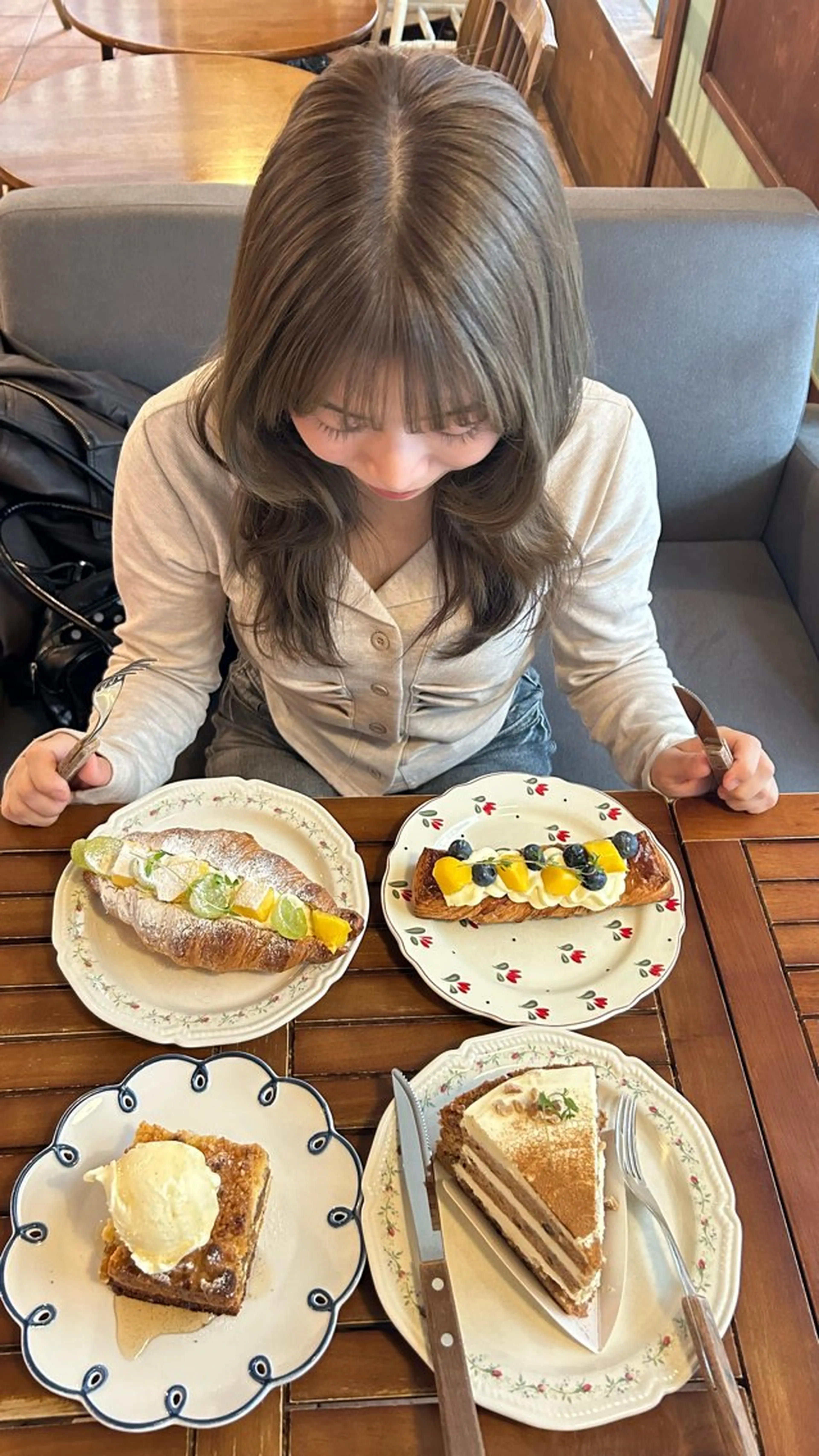 セミロング カット ヘアカラー トリートメント LOE Yuuka/42🩵のヘアスタイル