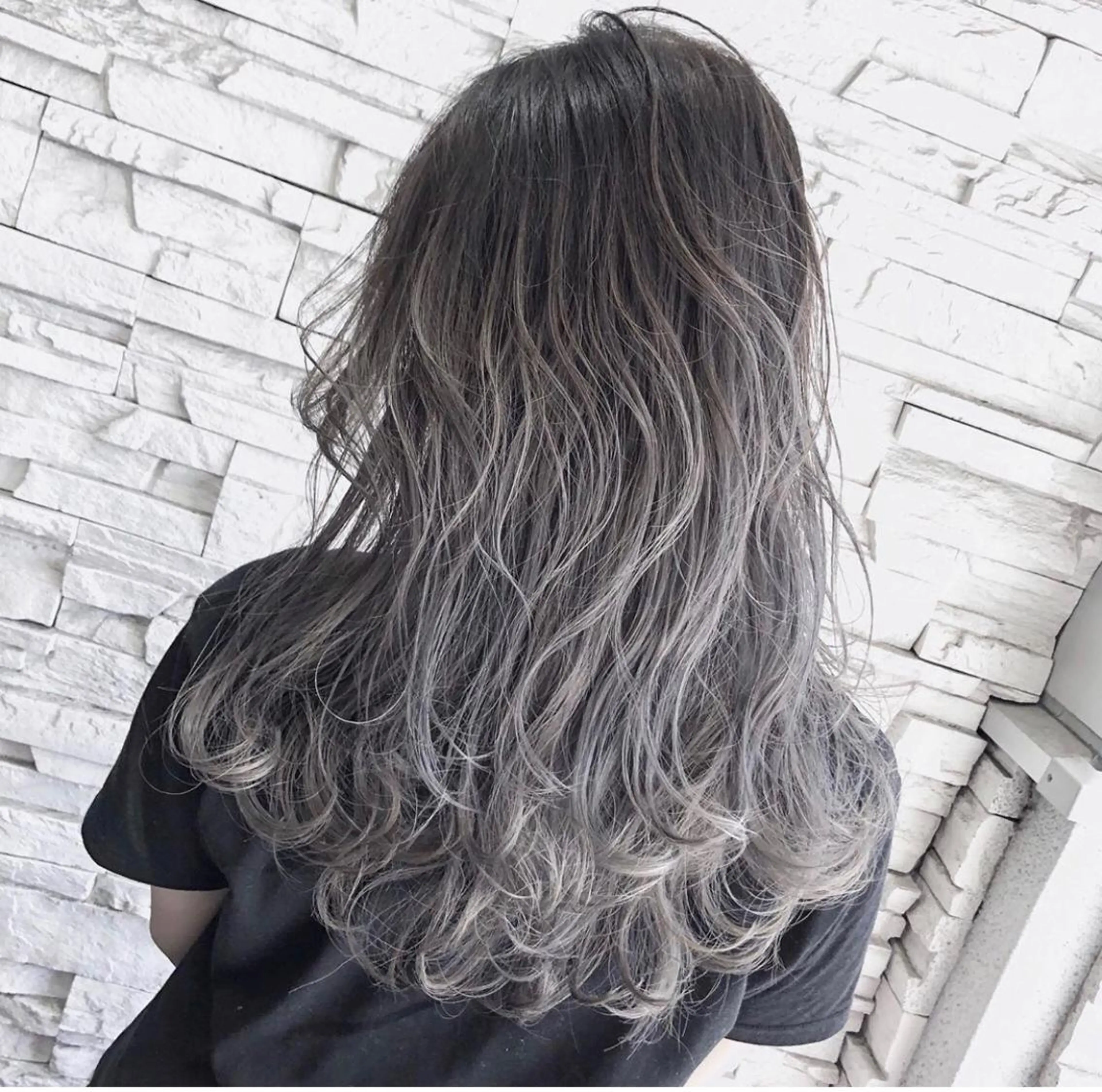 ロング カラー 小笠原 愛美のヘアスタイル