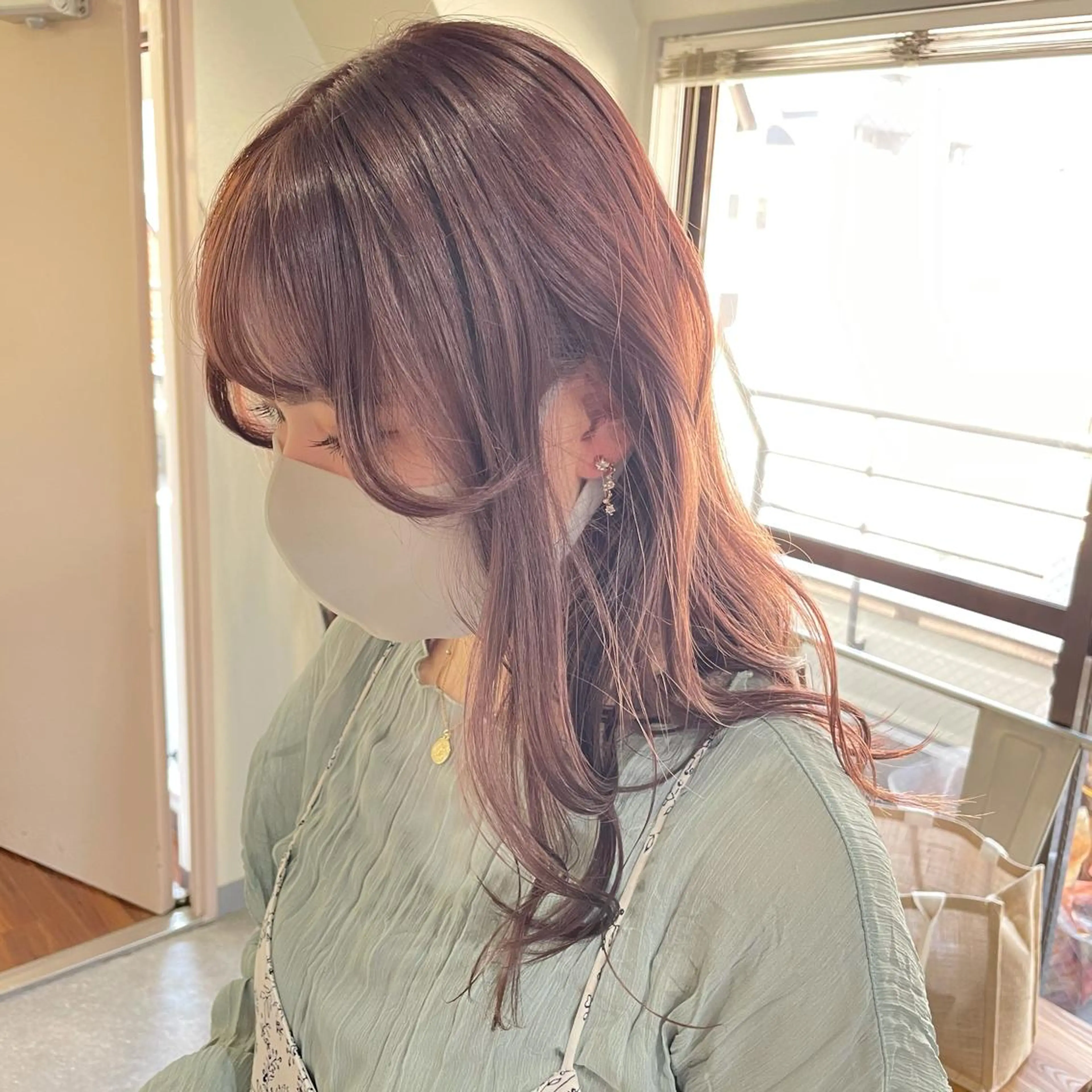 ミディアム カラー パーマ ヘアアレンジ メンズ キッズ ネイル マツエク・マツパ メンズブリーチ メンズハイライト メンズインナーカラー メンズ韓国風 ブリーチ ヘアカラー トリートメント ヘアセット 切りっぱなしヘアボブ ミディアムヘアRYOのヘアスタイル
