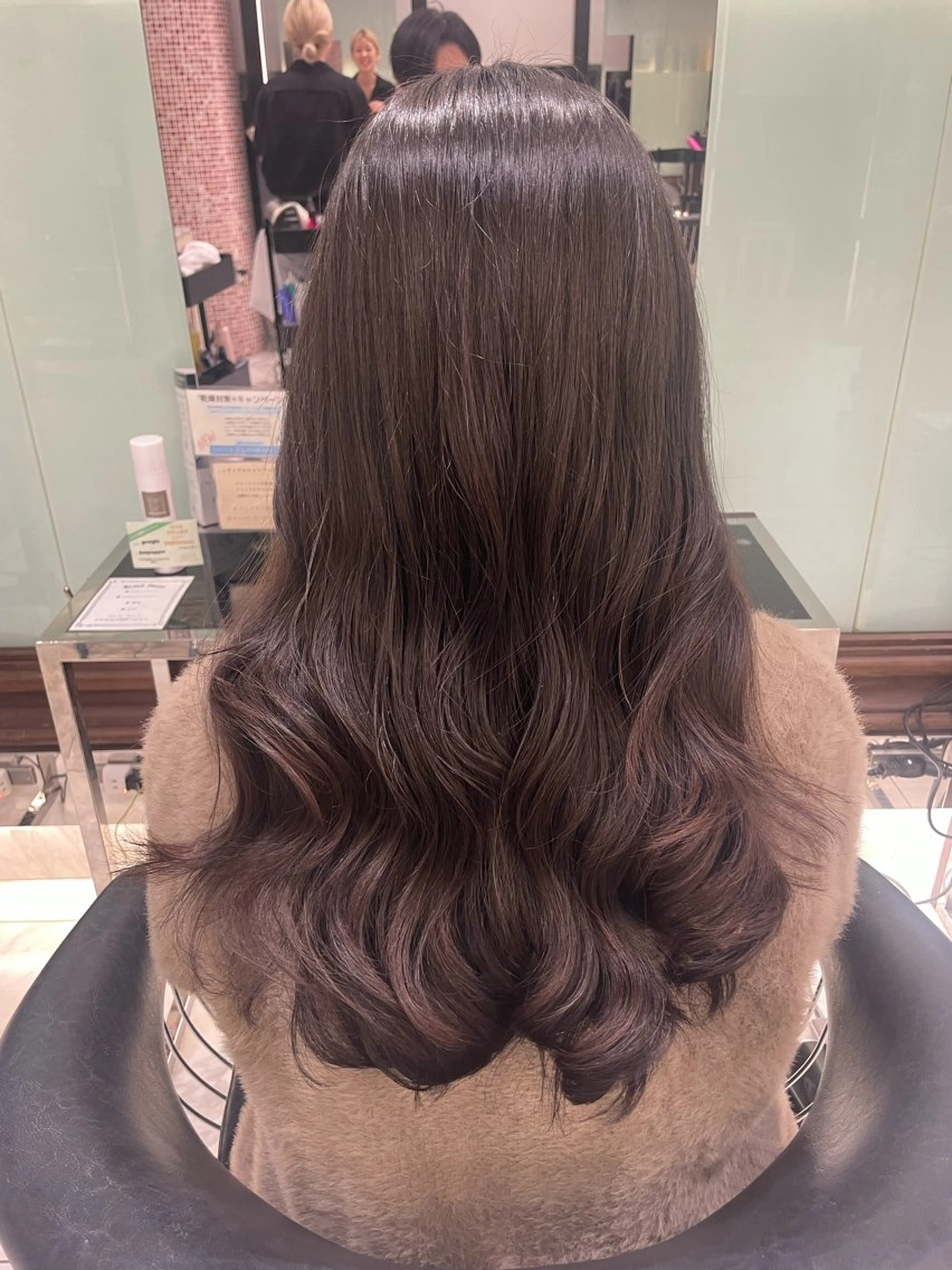 ロング パーマ くびれヘア 顔まわりレイヤー 髪質改善 ヨシンモリ 韓国風ヘア カット パーマ コテ巻きパーマ 藤野佑成のヘアスタイル