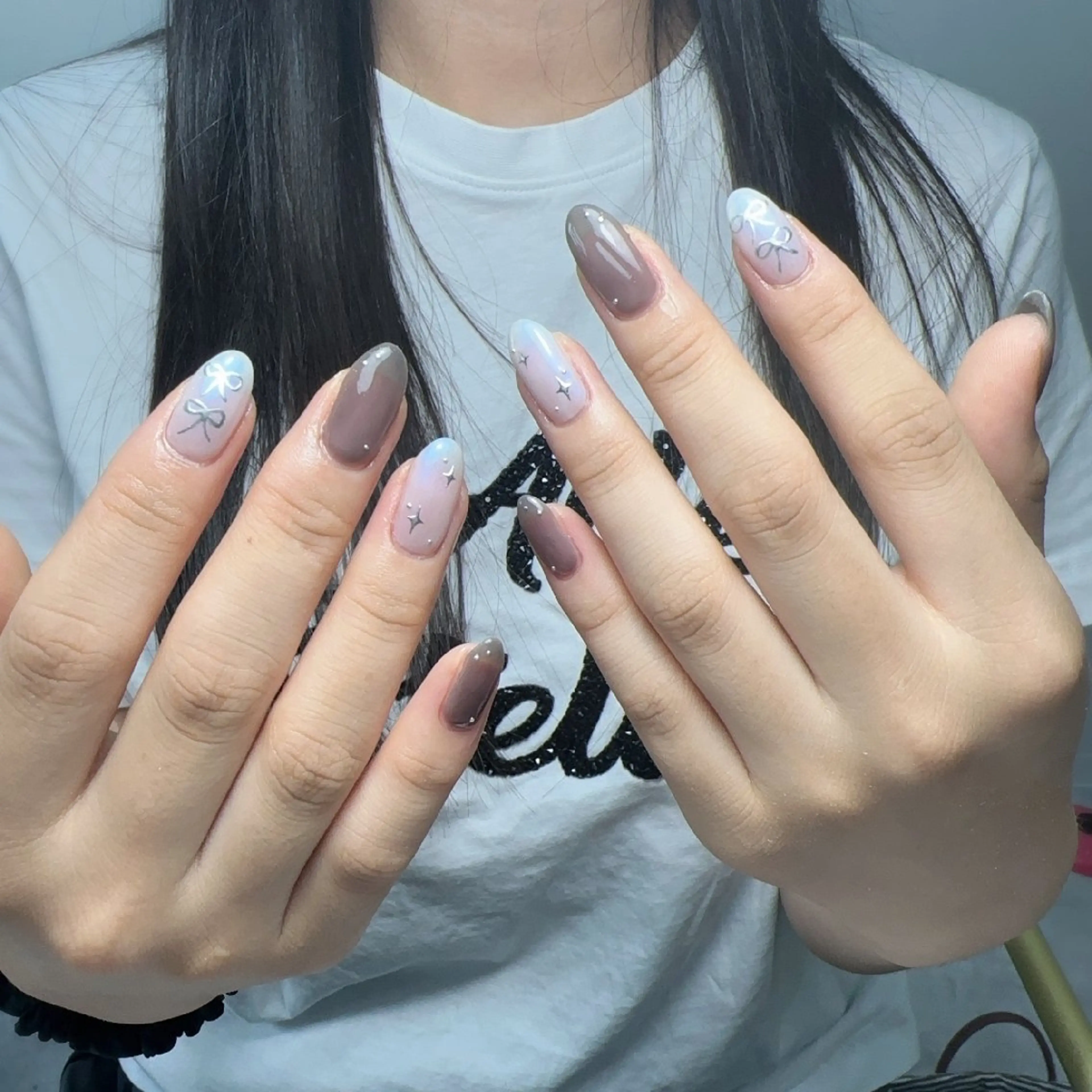 ネイル チークネイル 長さ出し フレンチネイル ジェルネイル キラキラネイル ハンドネイル UM Nail Salonのネイルデザイン