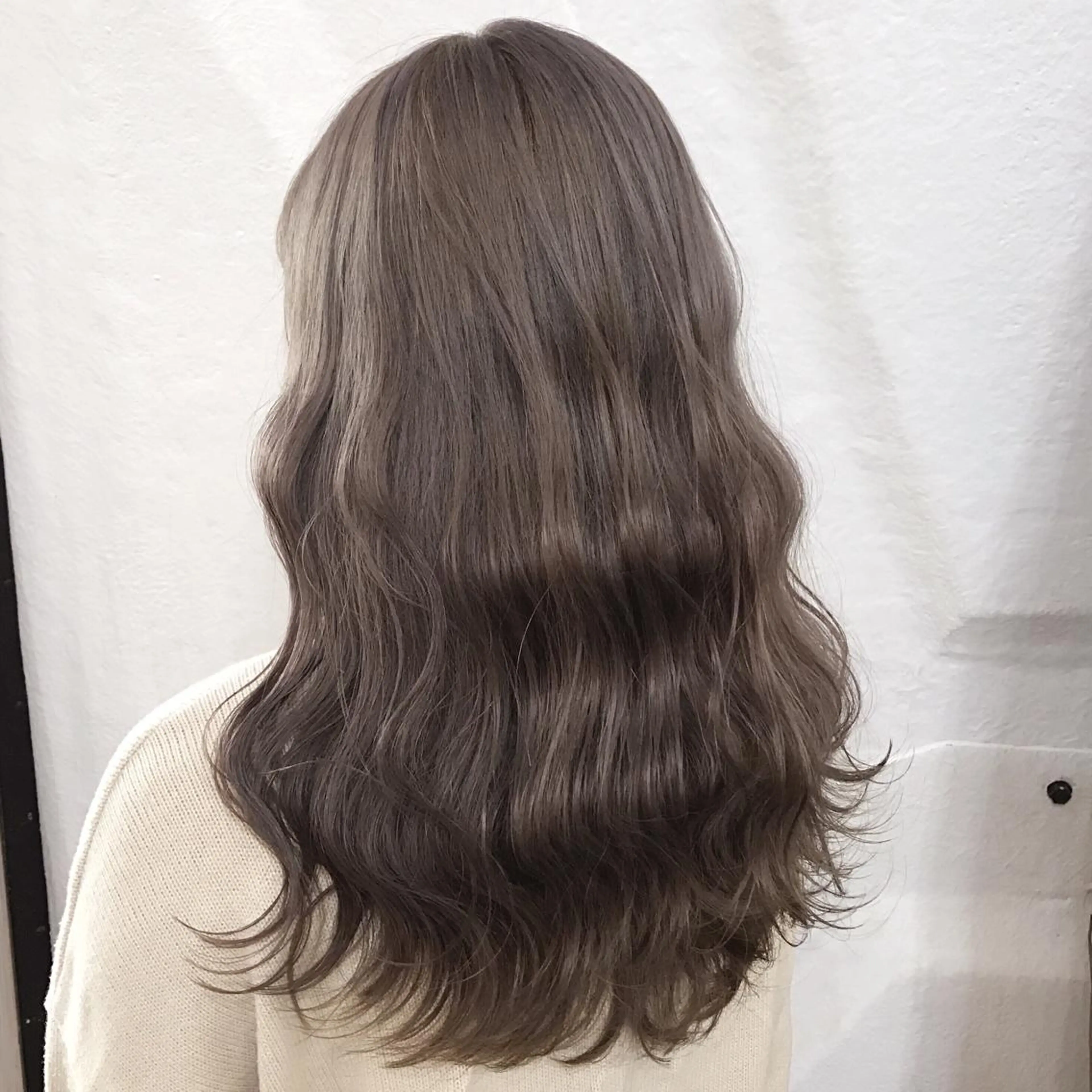 ロング カラー ブリーチ グレージュ オルチャンヘア K-POP好き美容師 🇰🇷Kai.Yのヘアスタイル