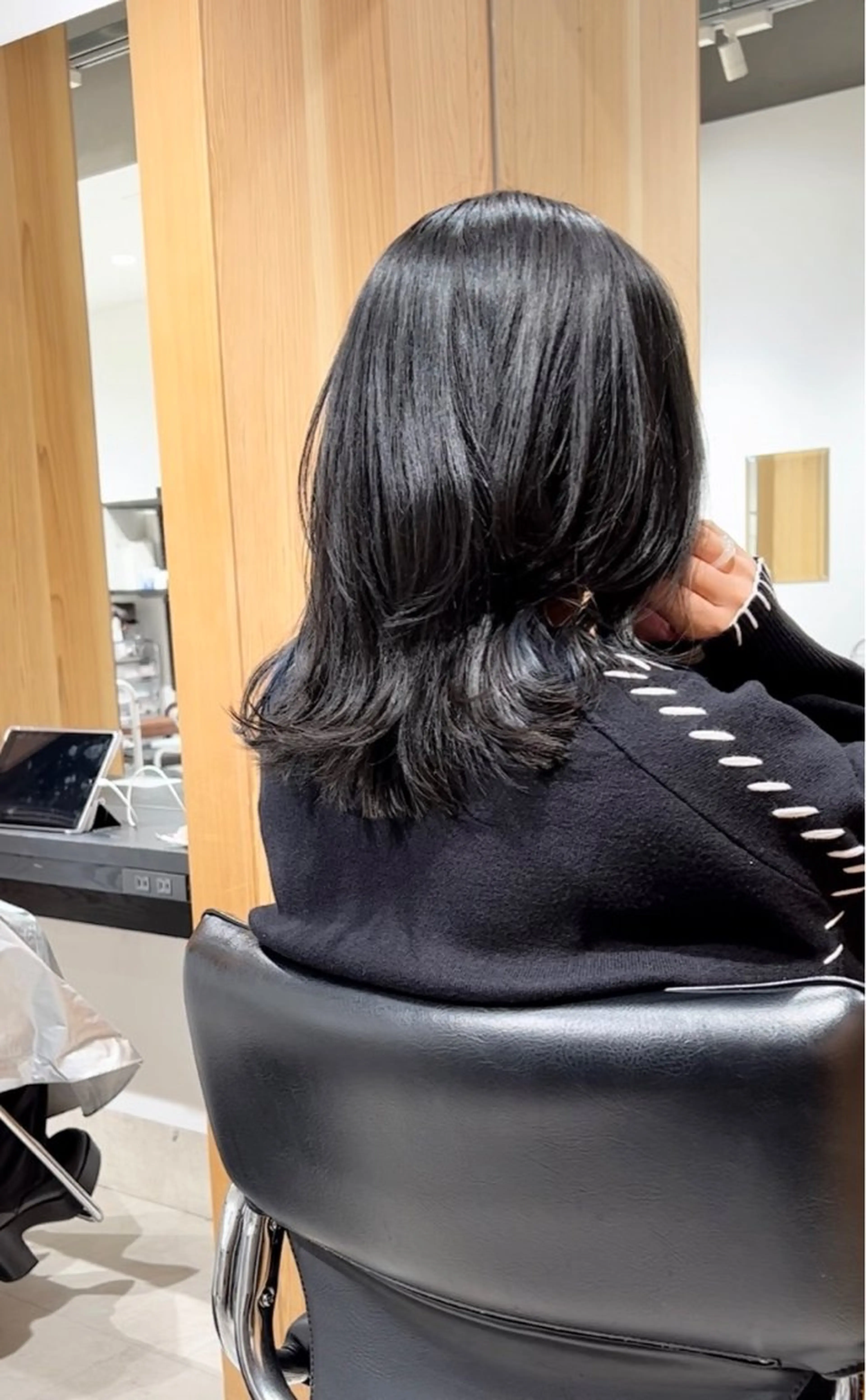 ミディアム カラー レイヤーカット カット ヘアカラー トリートメント ヘッドスパ スキバサミを使わない カット🌼唯🌼のヘアスタイル