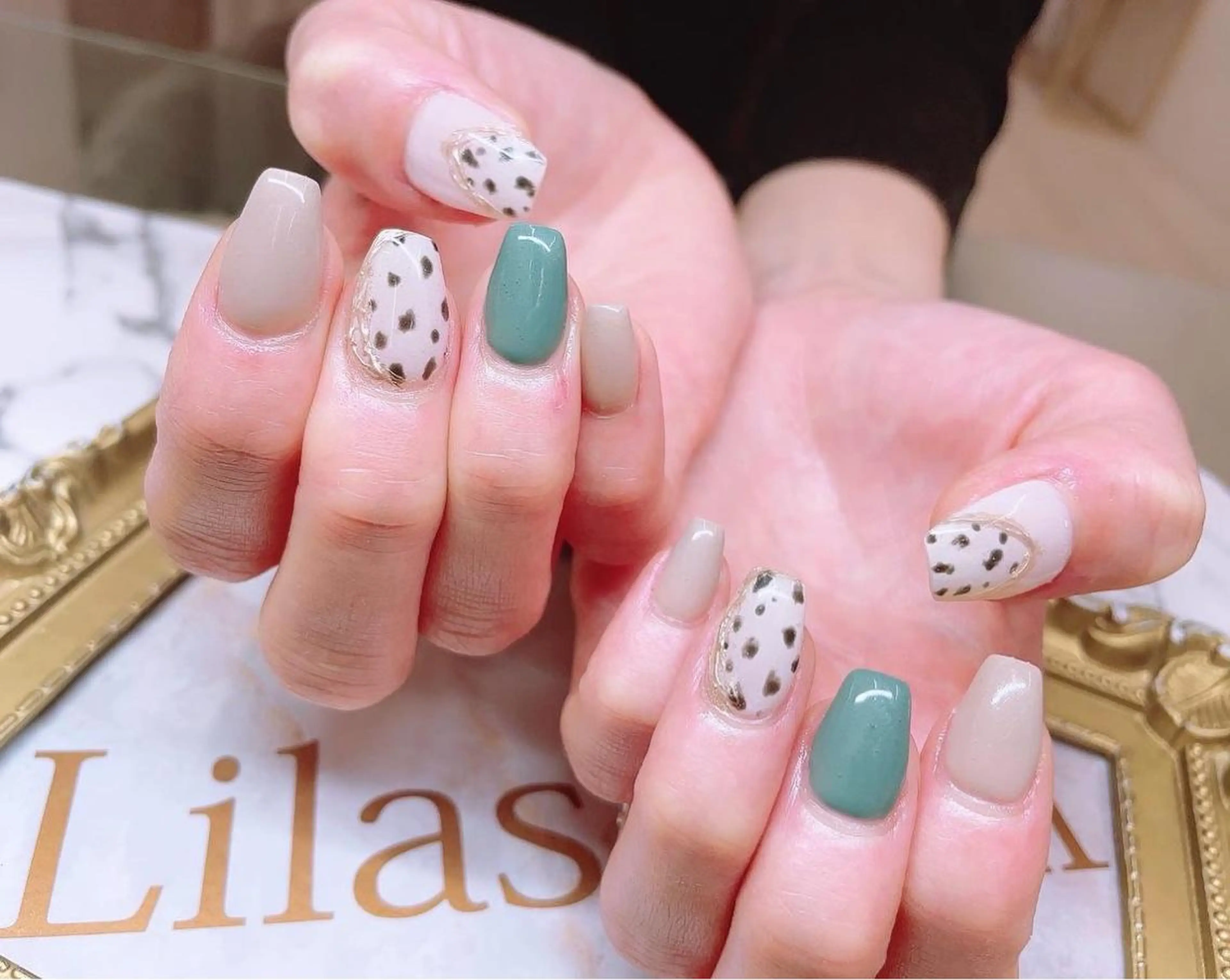 ネイル アニマル柄 ジェルネイル ハードジェル キラキラネイル ラメ(グリッター) Lilas Nailのネイルデザイン