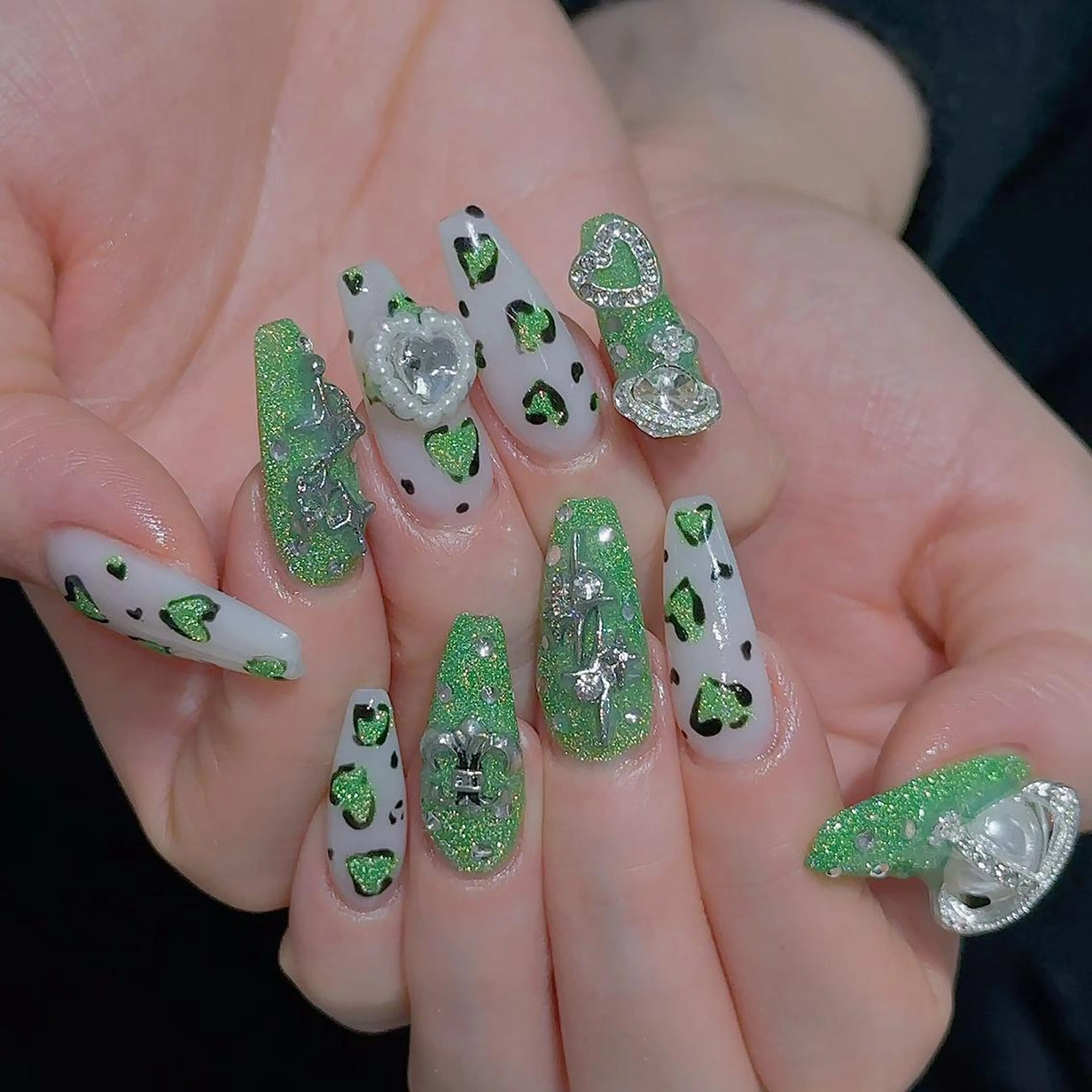 ネイル ハンドネイル Queens 榊 まおのネイルデザイン