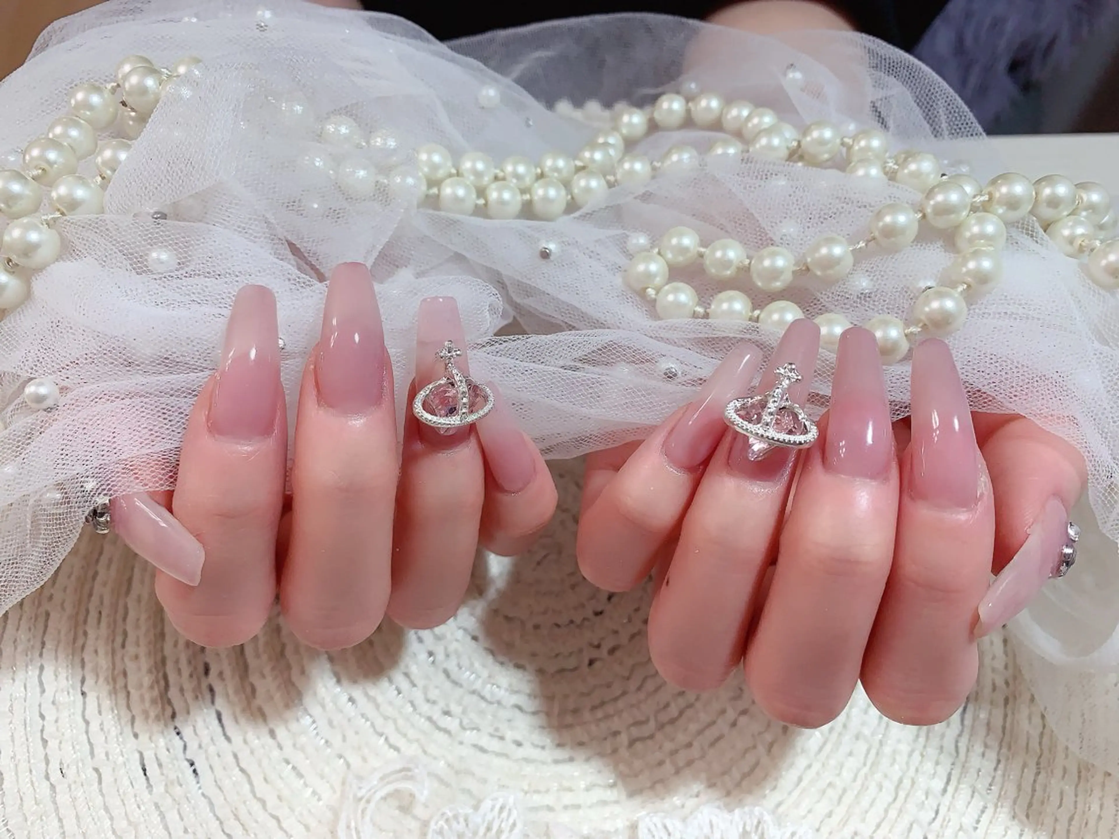 ネイル 桜ネイル フットネイル ジェルネイル 韓国ネイル ラメ(グリッター) ネイルサロンAiri 長さ出し·シンプルのネイルデザイン