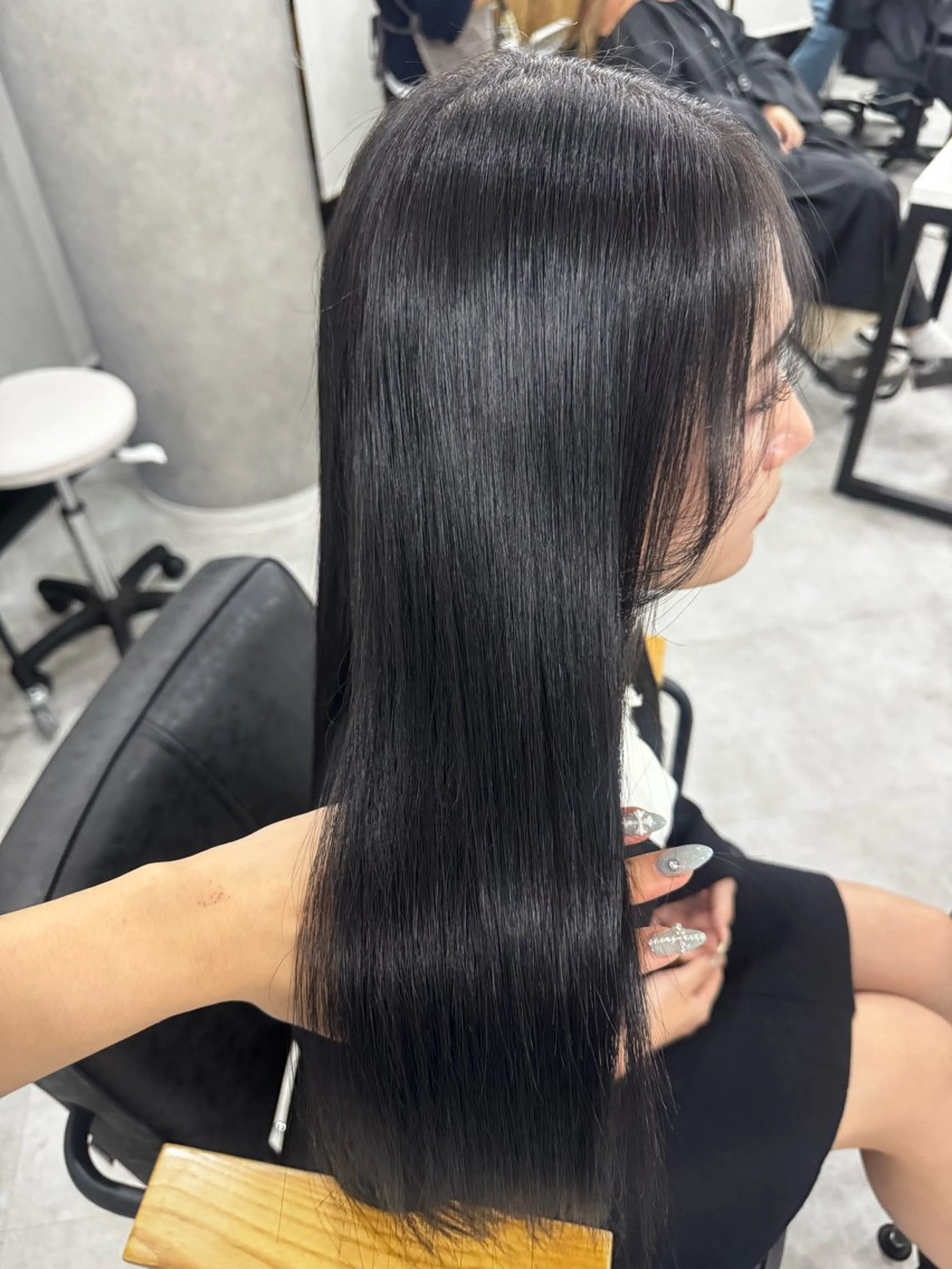 ロング カラー アッシュ アッシュブラウン ベージュカラー 黒髪 ブリーチ カット ヘアカラー トリートメント 赤み無し柔らかカラー 【梅田】madokaのヘアスタイル