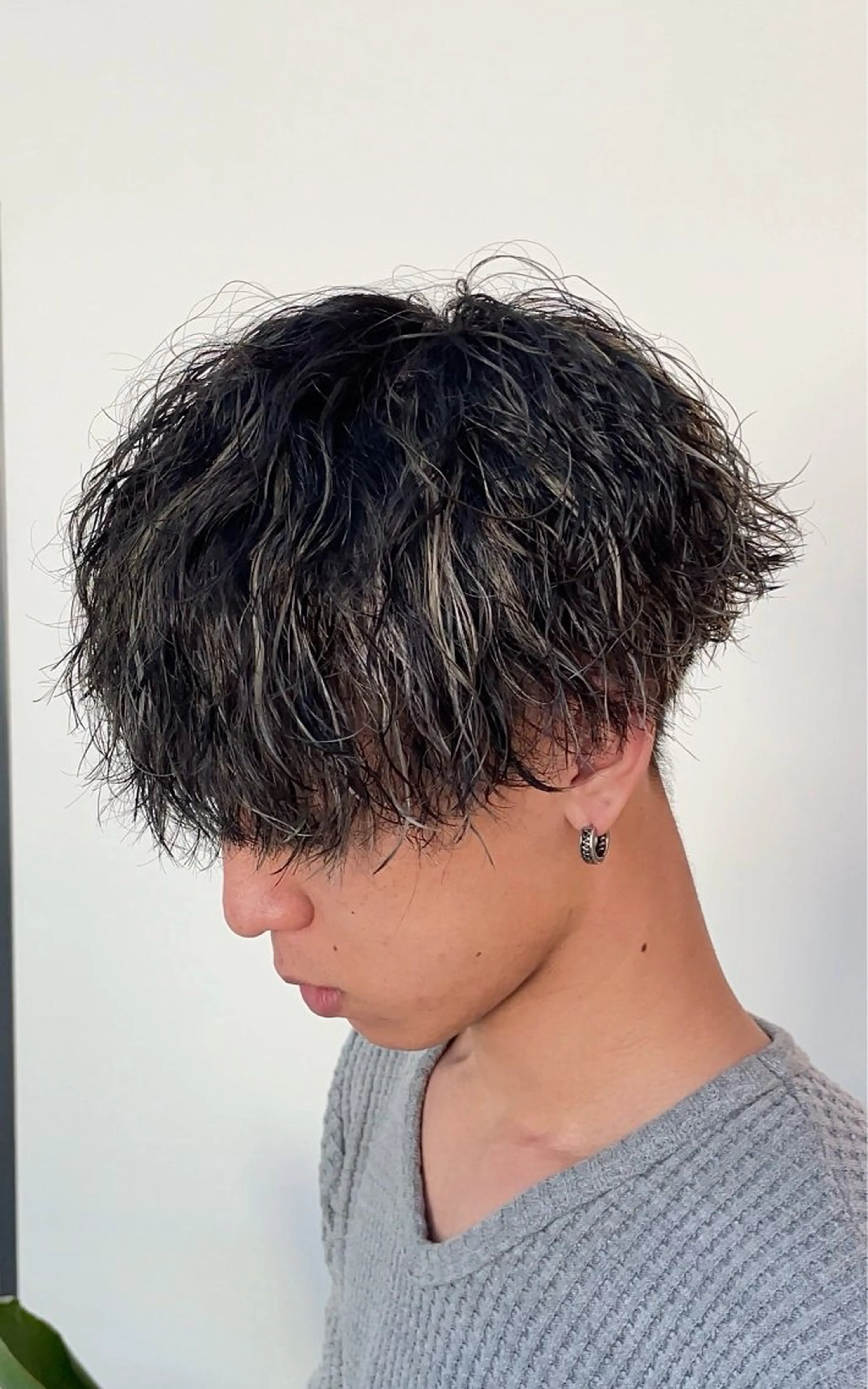 ショート ハイライト 新妻 宥人のヘアスタイル