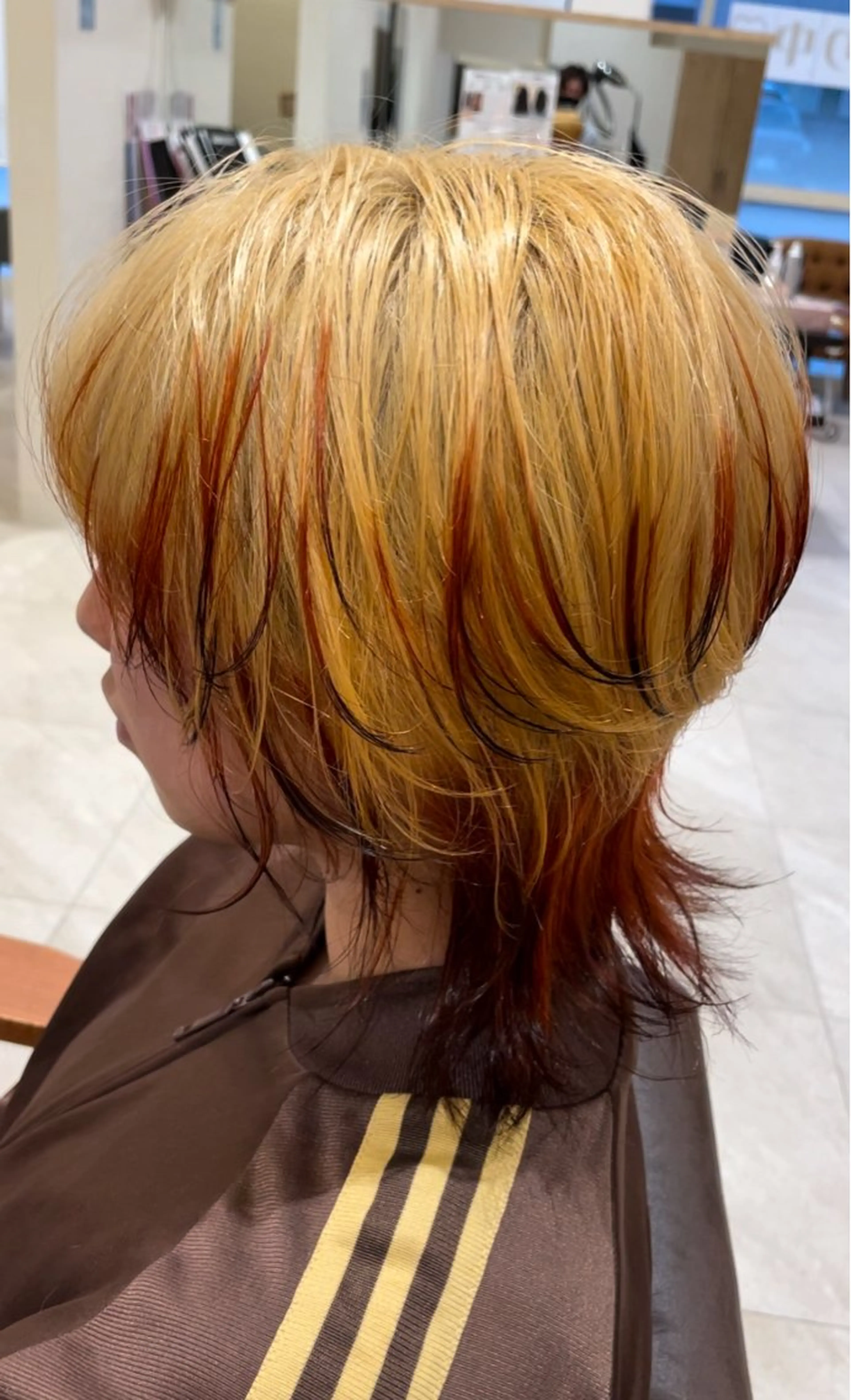 ミディアム カラー ウルフカット 齋藤 拓郎のヘアスタイル