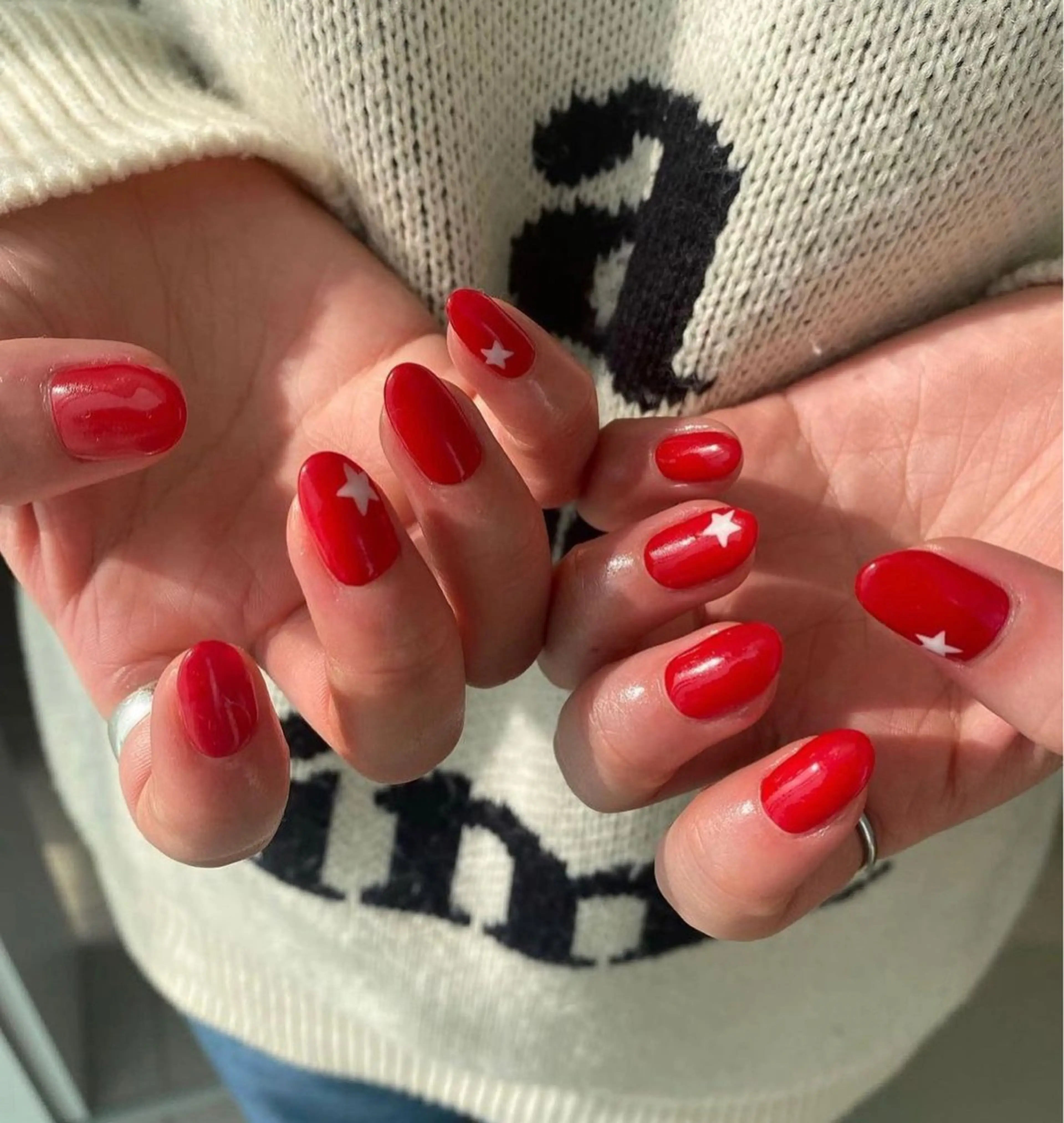 ネイル 赤色 hiyori🫧 mieuxのネイルデザイン