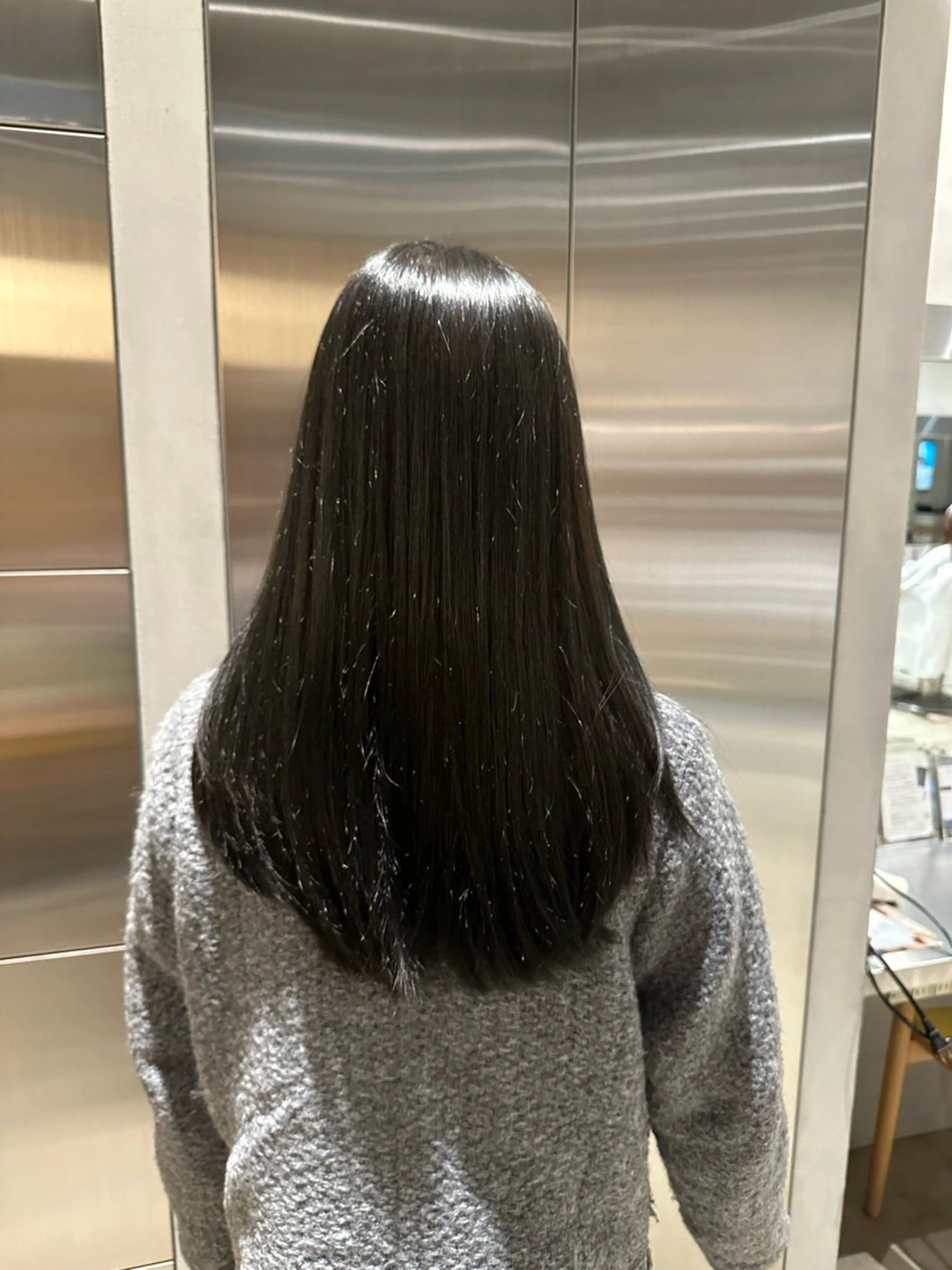 ロング カラー ダークグレー ダークグレージュ グレージュ 山田 麻海のヘアスタイル