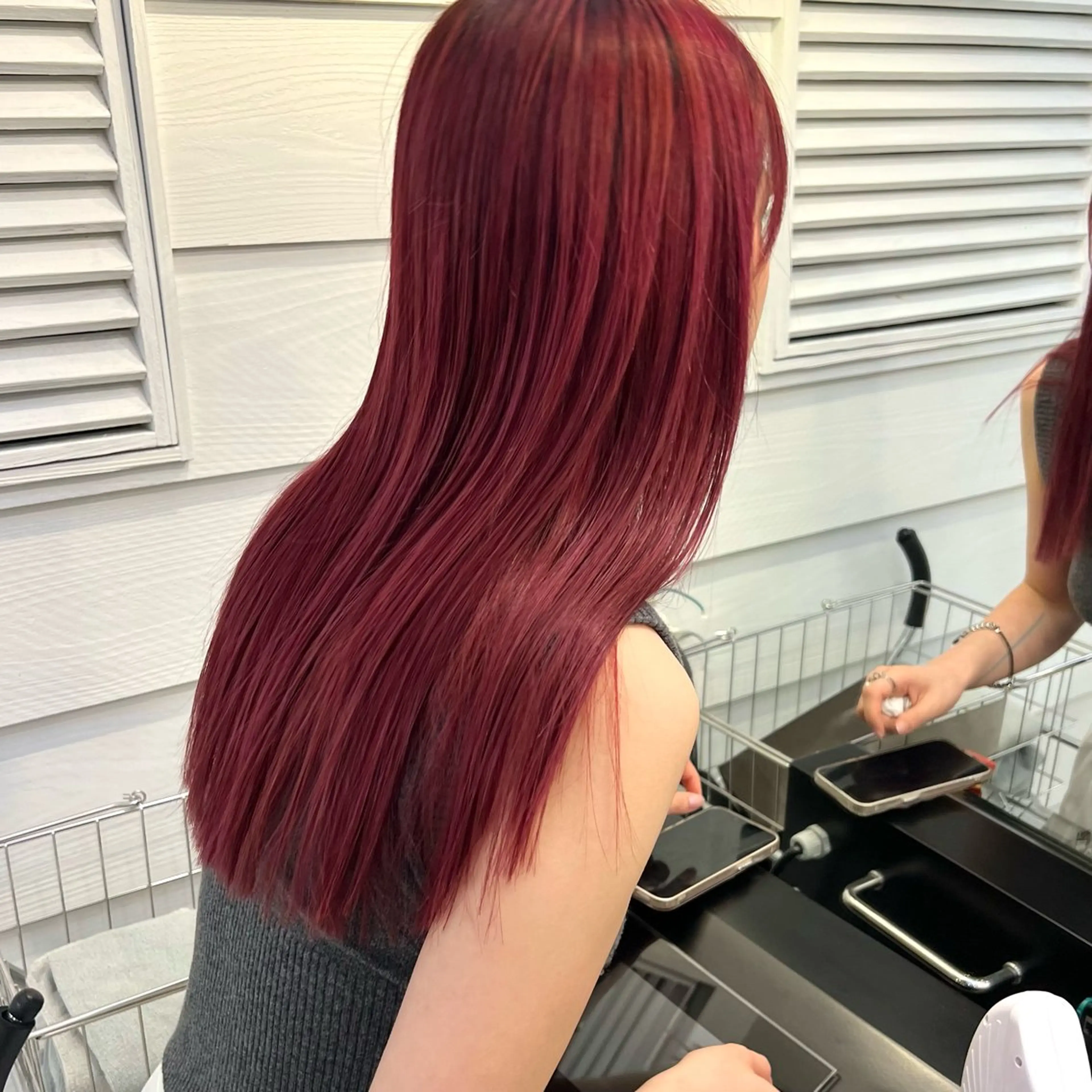 ロング カラー ブリーチ レッドカラー 大久保 佳那のヘアスタイル