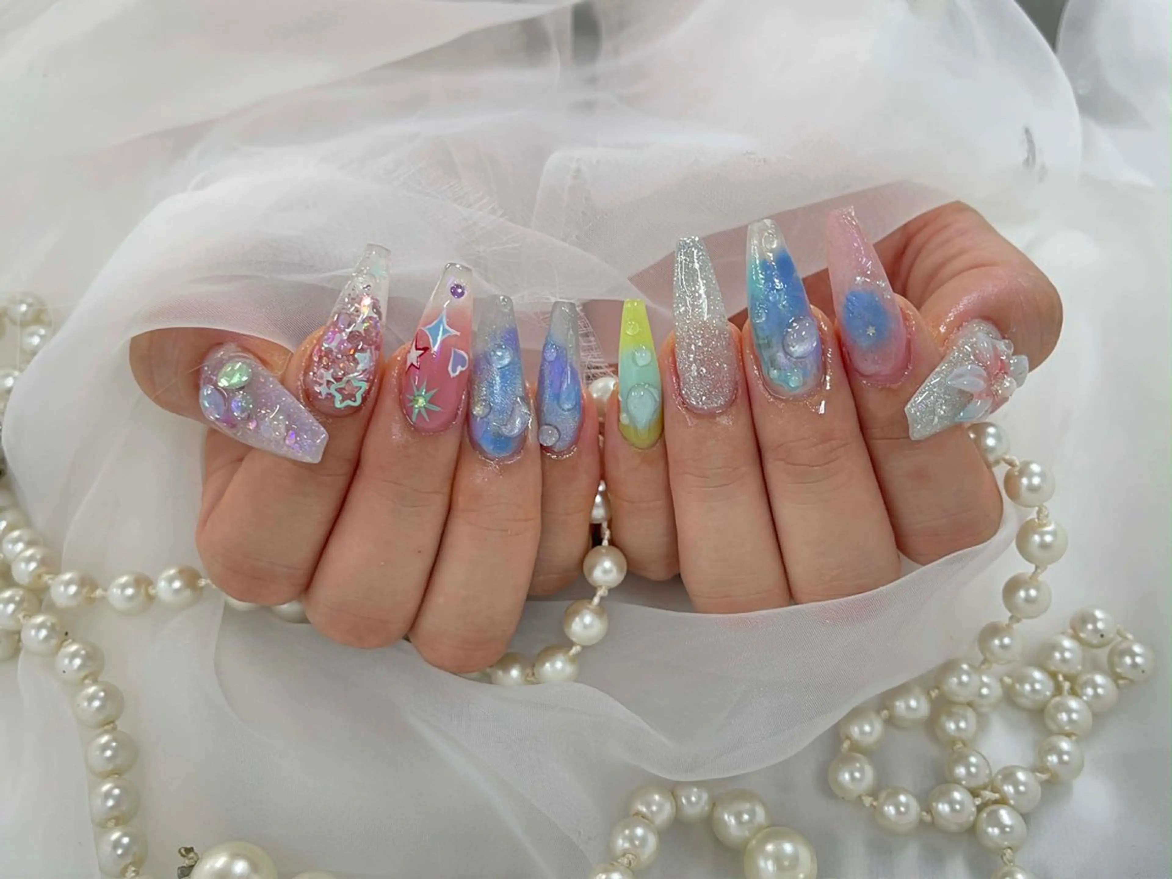 ネイル フラワーネイル 韓国ネイル 持ち込み 春ネイル ワンホンネイル ハンドネイル Huyn Nail Shinjyukuのネイルデザイン