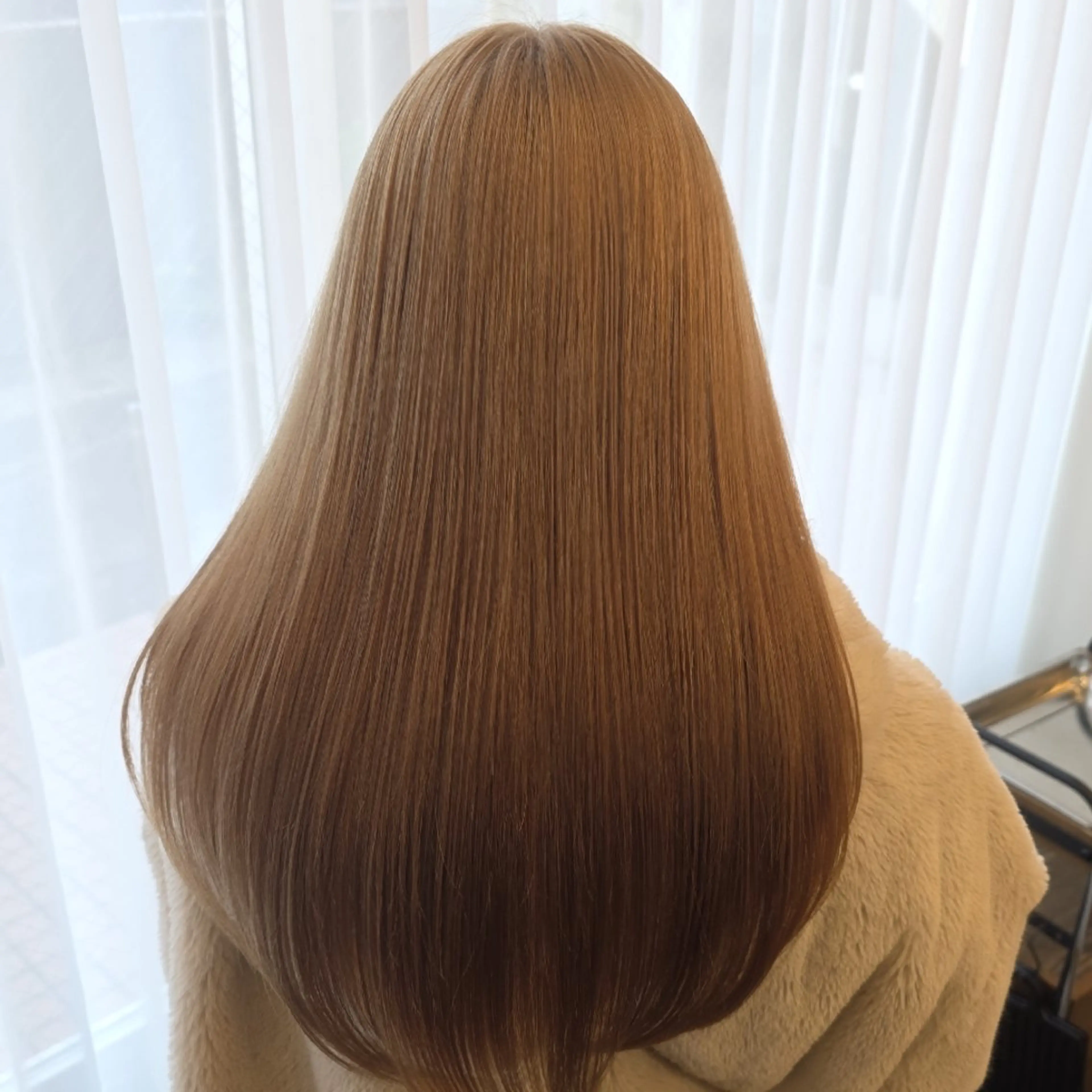 ロング カラー ベージュカラー ブリーチ ミルクティーベージュ ヘアカラー トリートメント RYU/毛流れパーマ /前髪立ち上げ⚡️のヘアスタイル