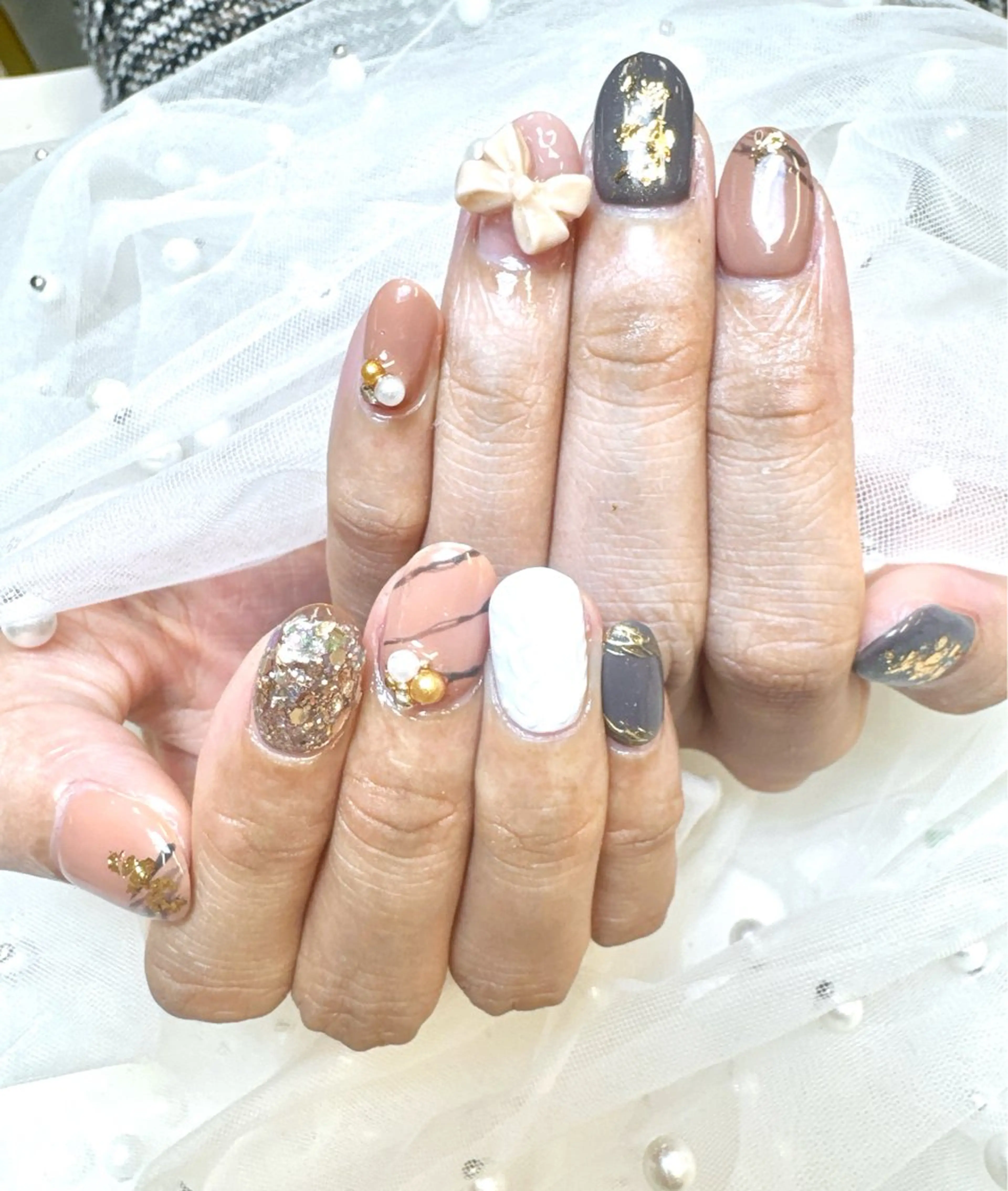 ネイル 成人式 フレンチネイル ジェルネイル ガラスフレンチ キラキラネイル ハンドネイル Queeens nailのネイルデザイン