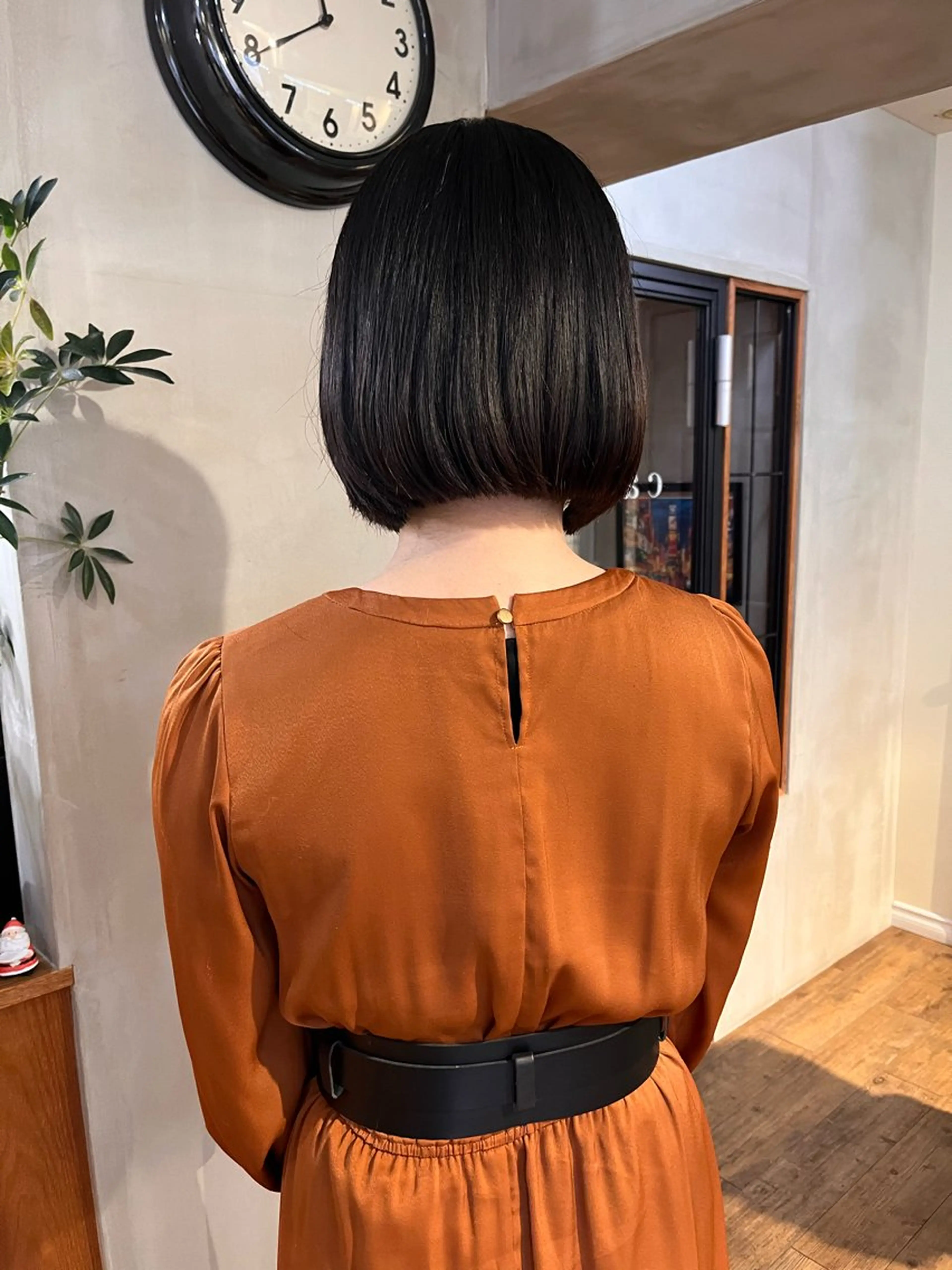 ショート カラー ボブ カット ヘアカラー 薬院:今泉/上川美幸 ボブ/顔周りレイヤーのヘアスタイル