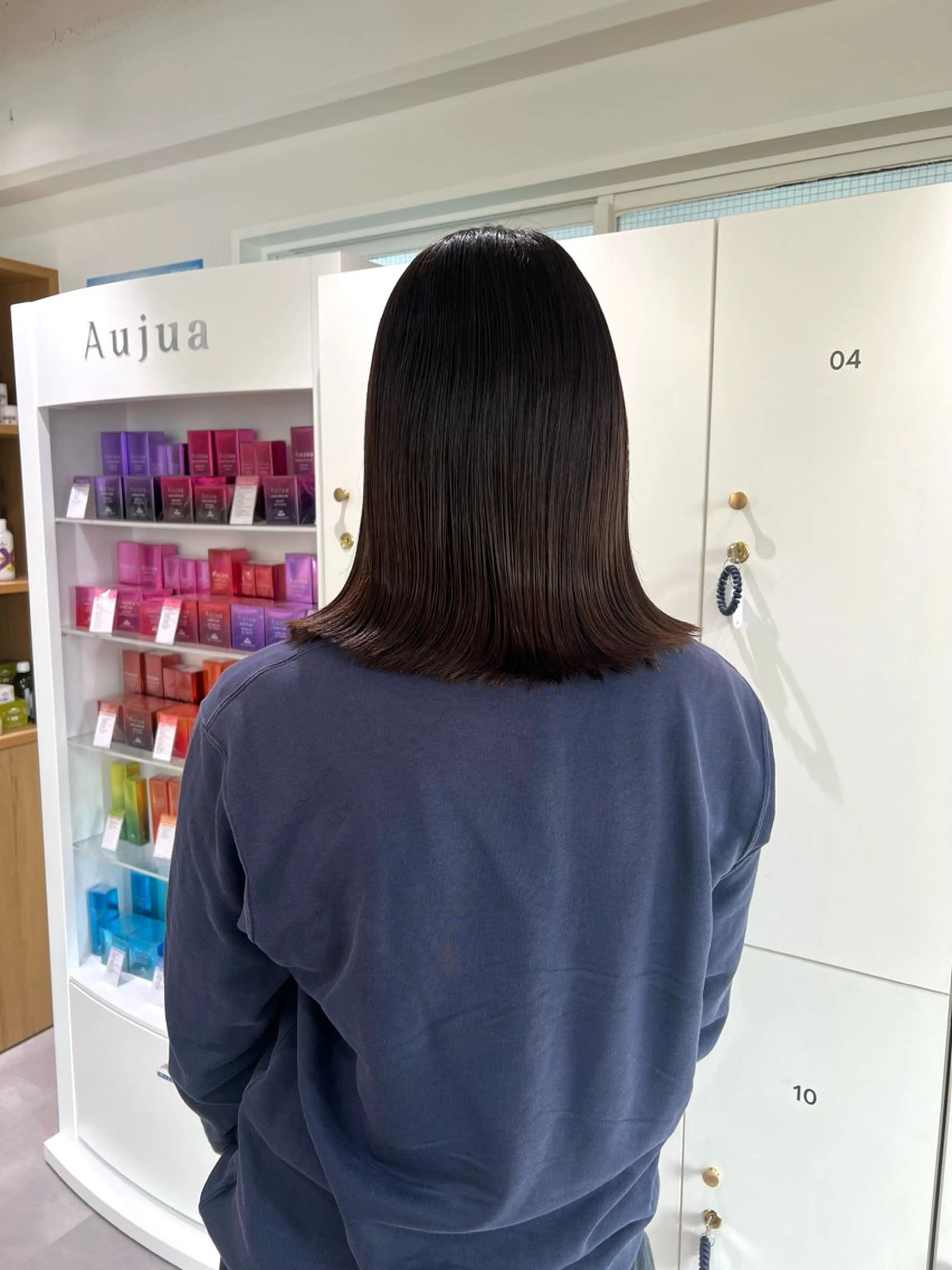 ミディアム カット 艶ベージュ/オリーブ カラー🫒airiのヘアスタイル