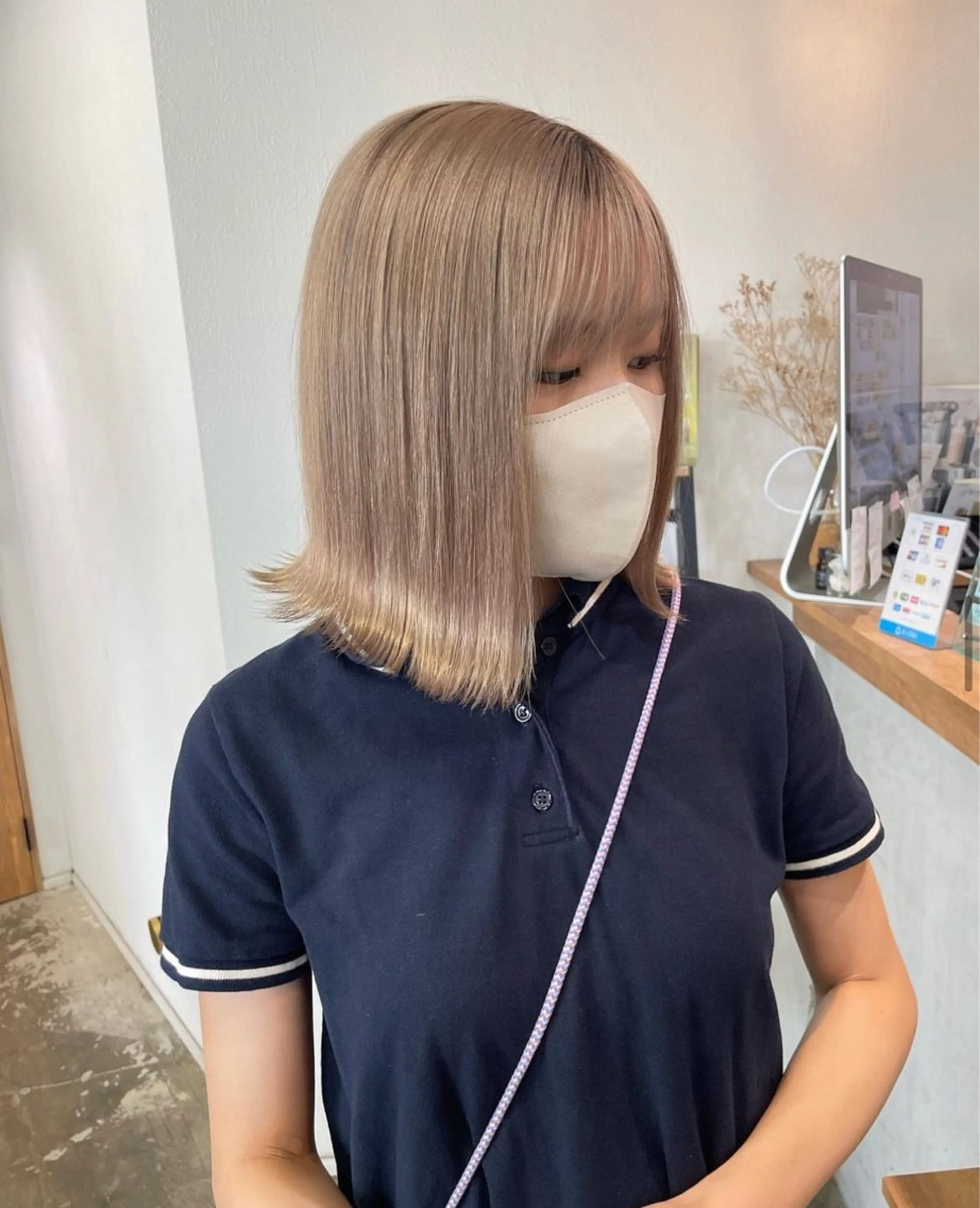 ミディアム タマシロカリン 艶カラー/レイヤーのヘアスタイル