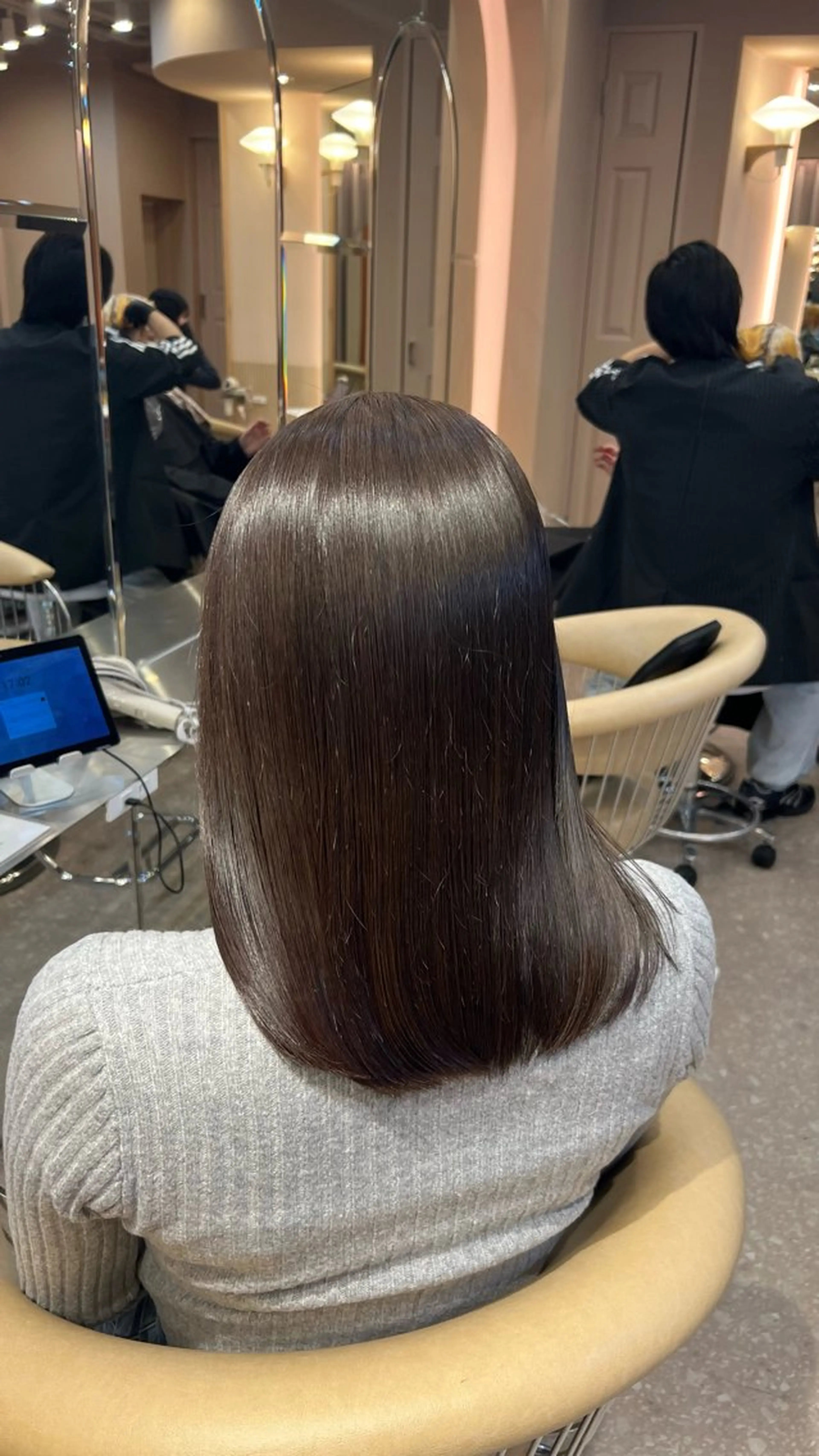 ミディアム カラー アッシュ カット ヘアカラー トリートメント 💚 AKI 💚のヘアスタイル