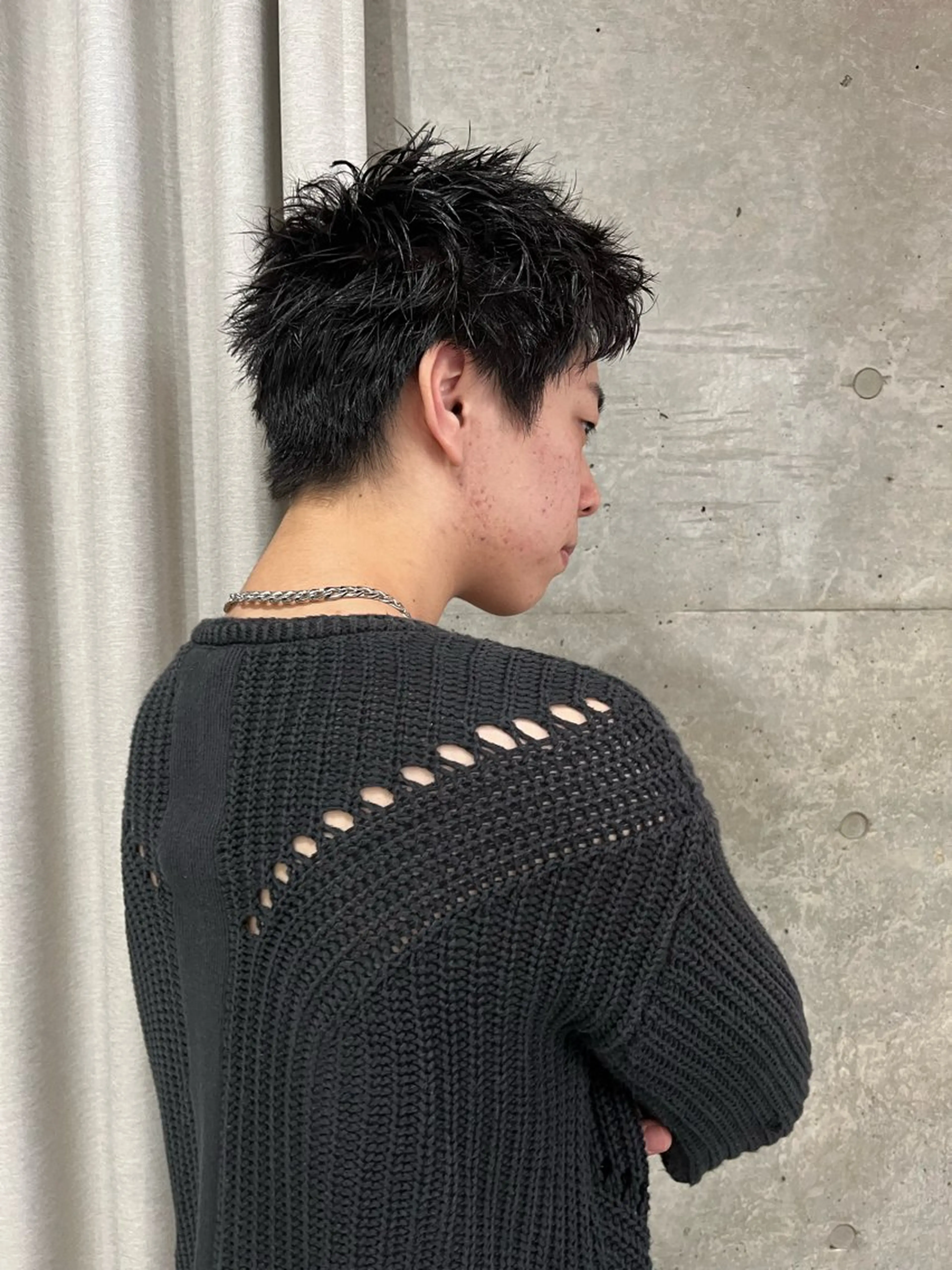 ショート メンズ カット 曲がる縮毛矯正 センターパートのヘアスタイル