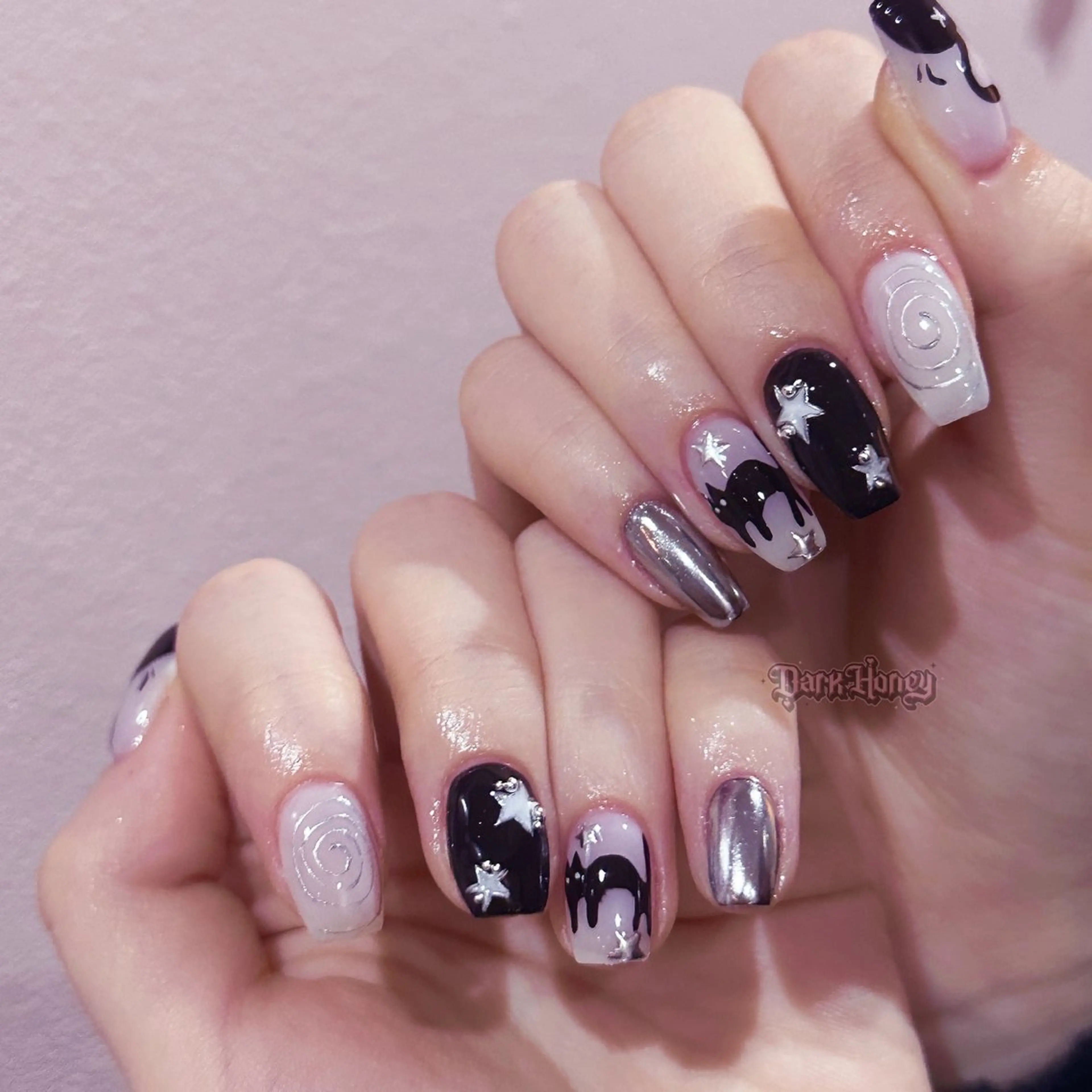 ネイル ハンドネイル Dark honey スカルプ専門原宿店のネイルデザイン