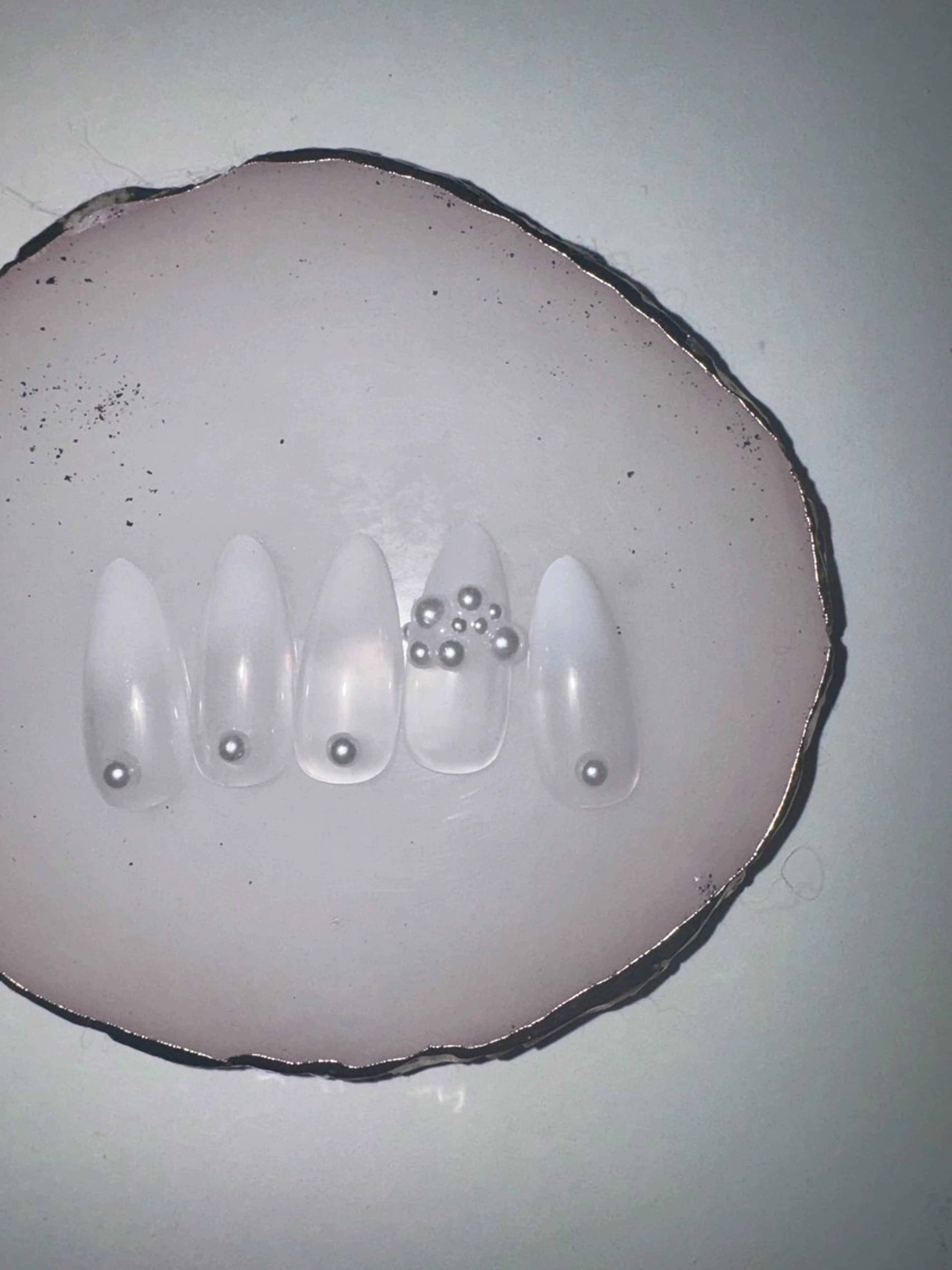 ネイル グラデーション ホワイト on nail 尾張旭三郷店のネイルデザイン