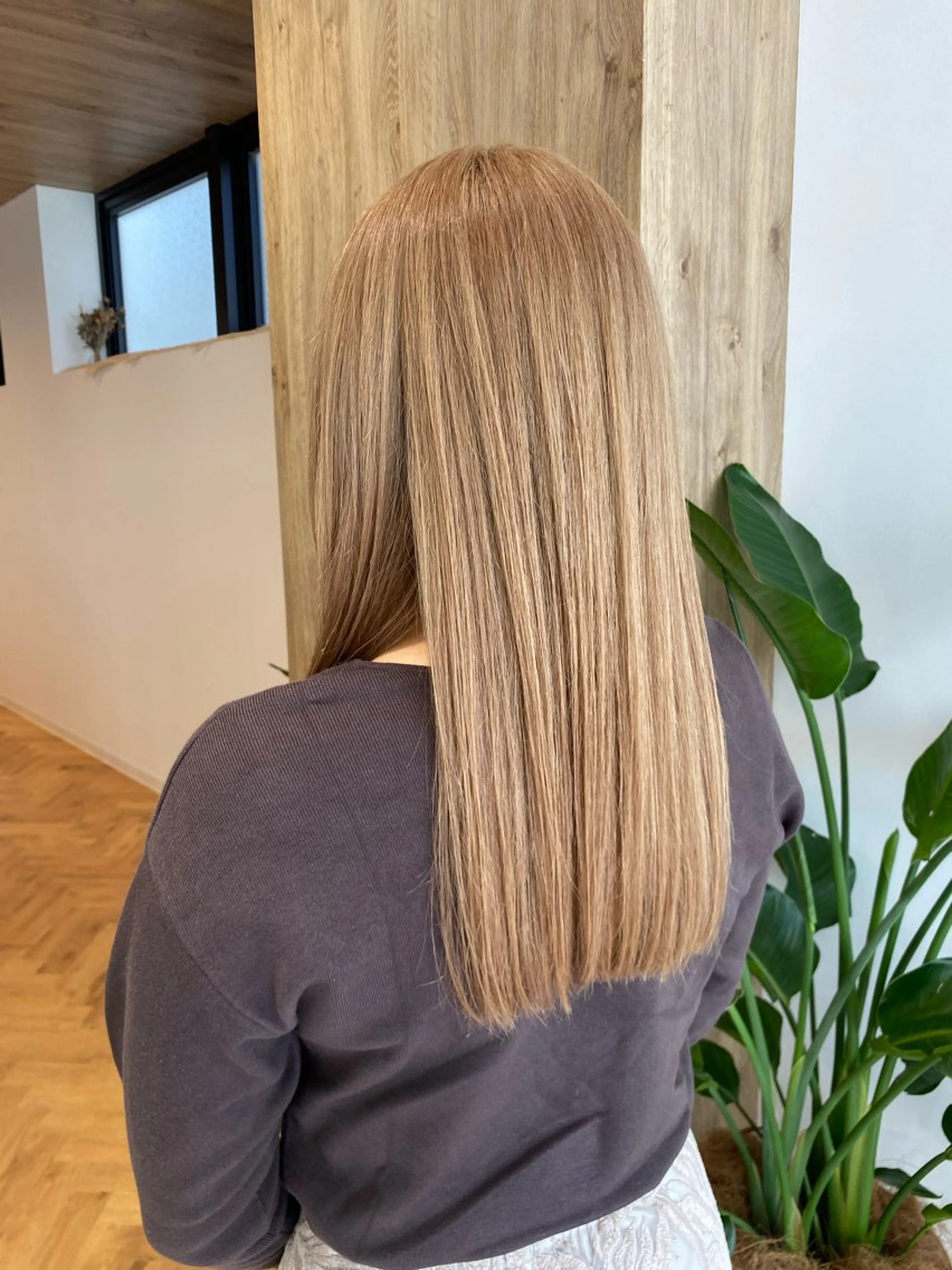ロング 都筑 莉佳子のヘアスタイル
