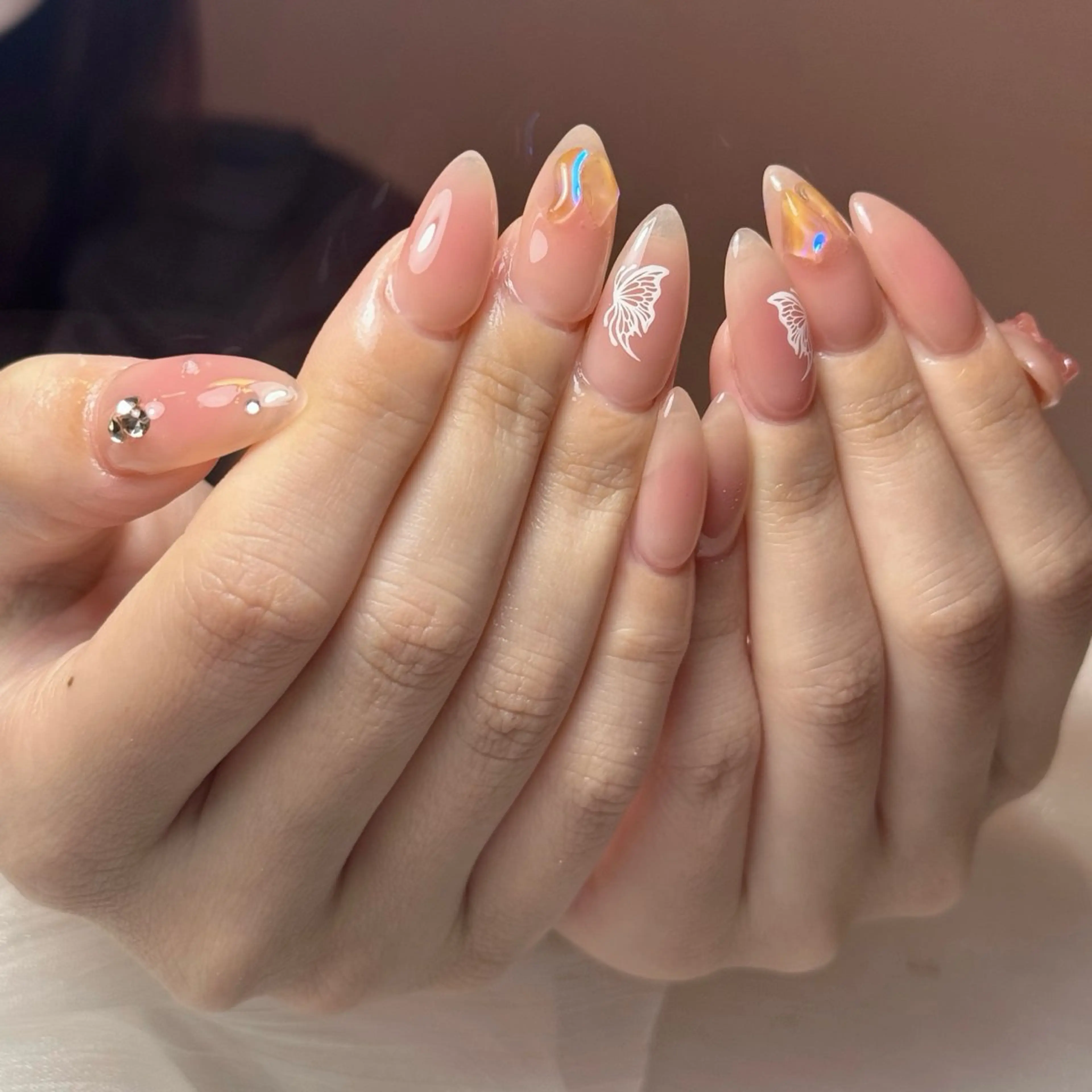 ネイル フラッシュネイル フレンチネイル キラキラネイル 韓国ネイル ラメ(グリッター) ハンドネイル ハンドケア Amy Nail所属・Amy Nailのネイルデザイン