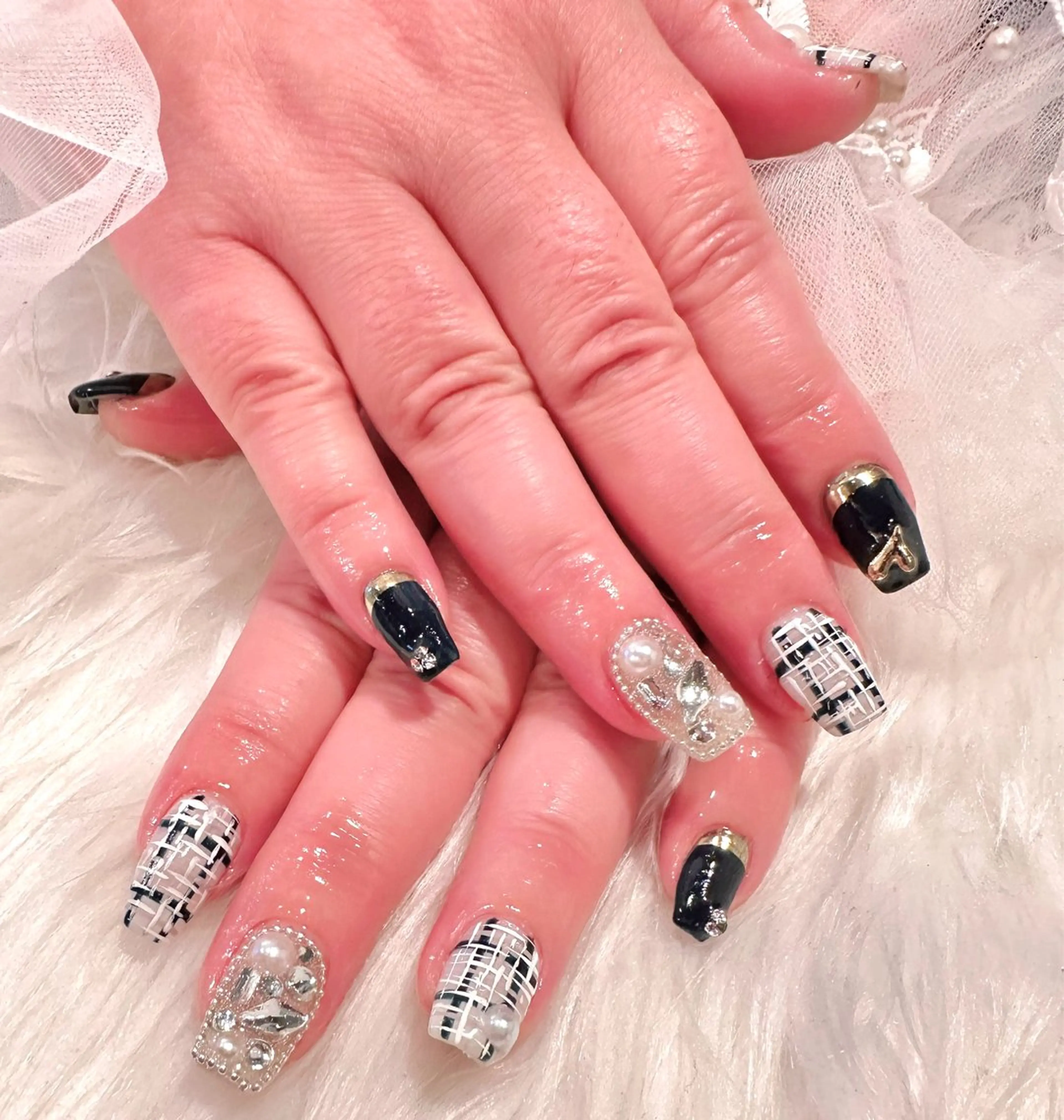 ネイル ミラーネイル 持ち込み ツイードネイル ハンドネイル nail untitled🎀のネイルデザイン