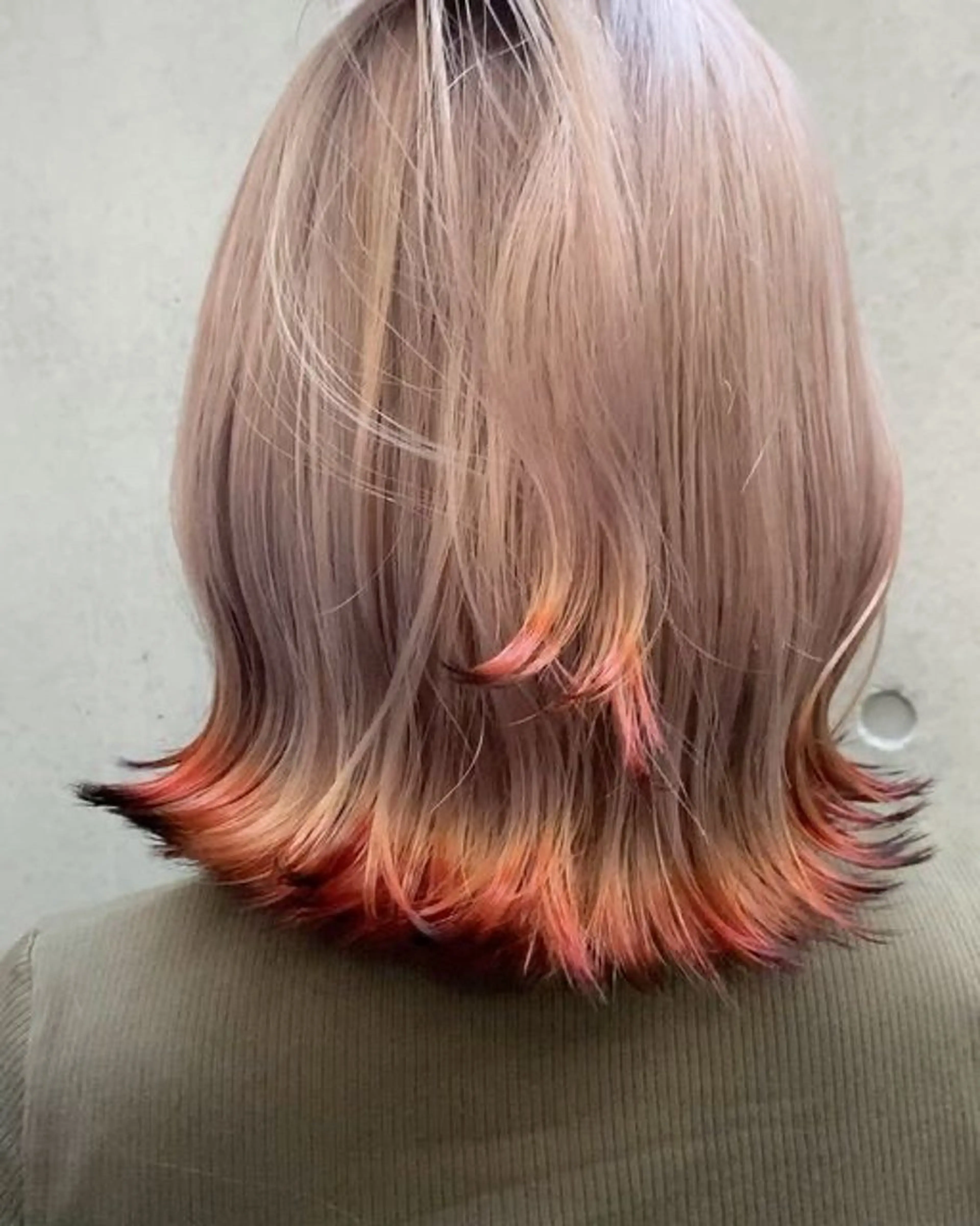 カラー レイヤーカット/ 酸性ストレート梅田のヘアスタイル