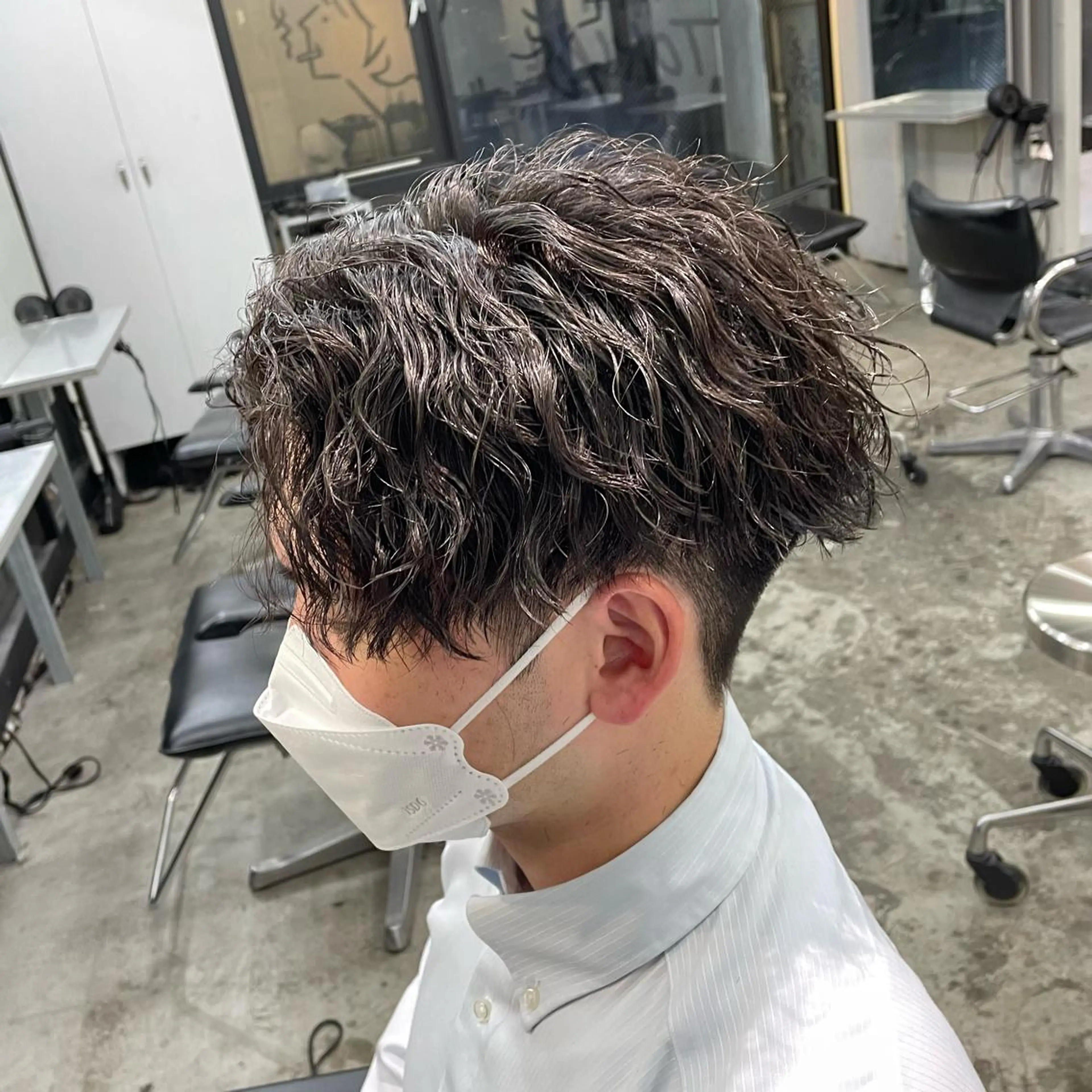 ショート パーマ メンズ センターパート カット パーマ メンズ特化美容師/ 藤戸 椋のヘアスタイル