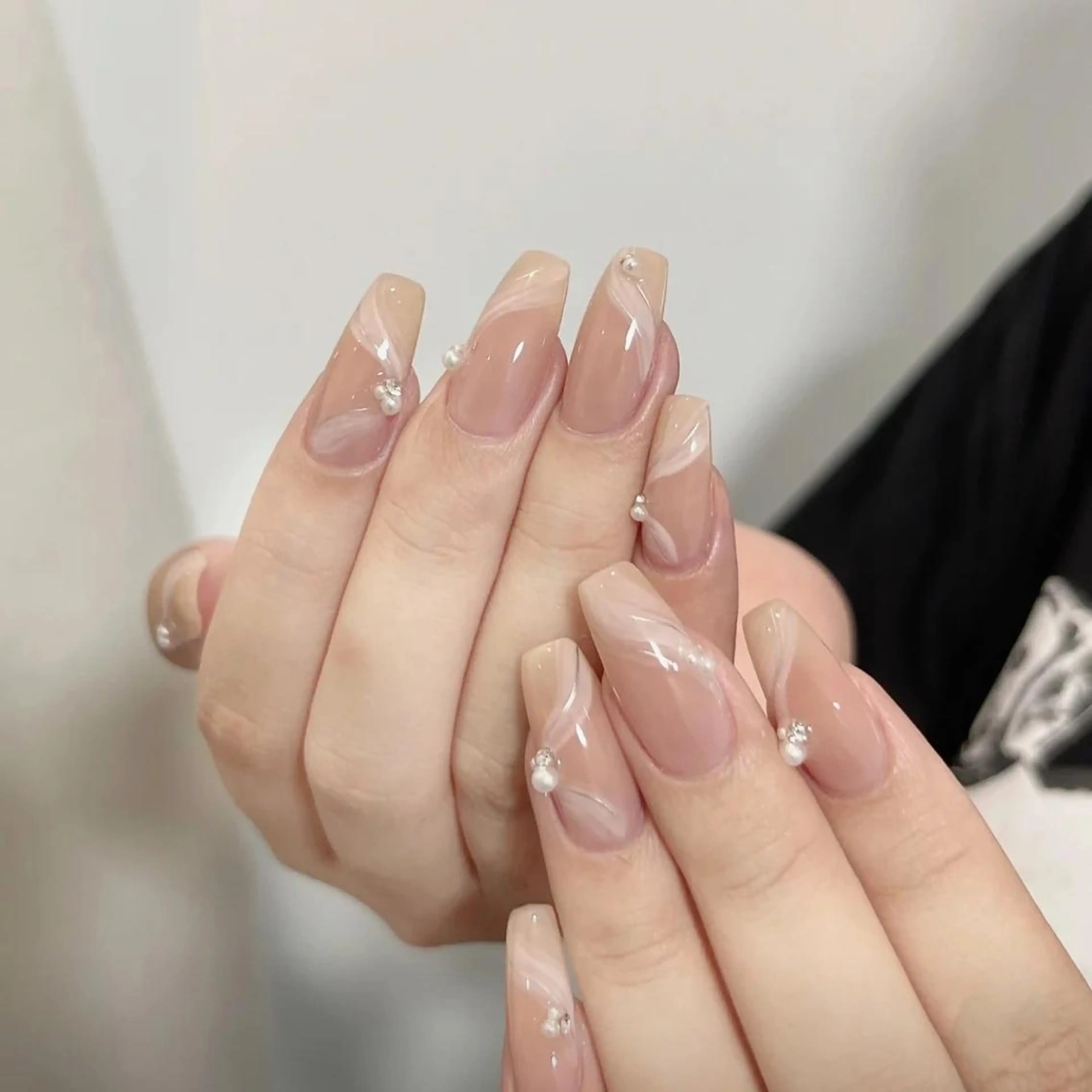 ネイル アートネイル 長さ出し ネイルチップ Queens テイのネイルデザイン