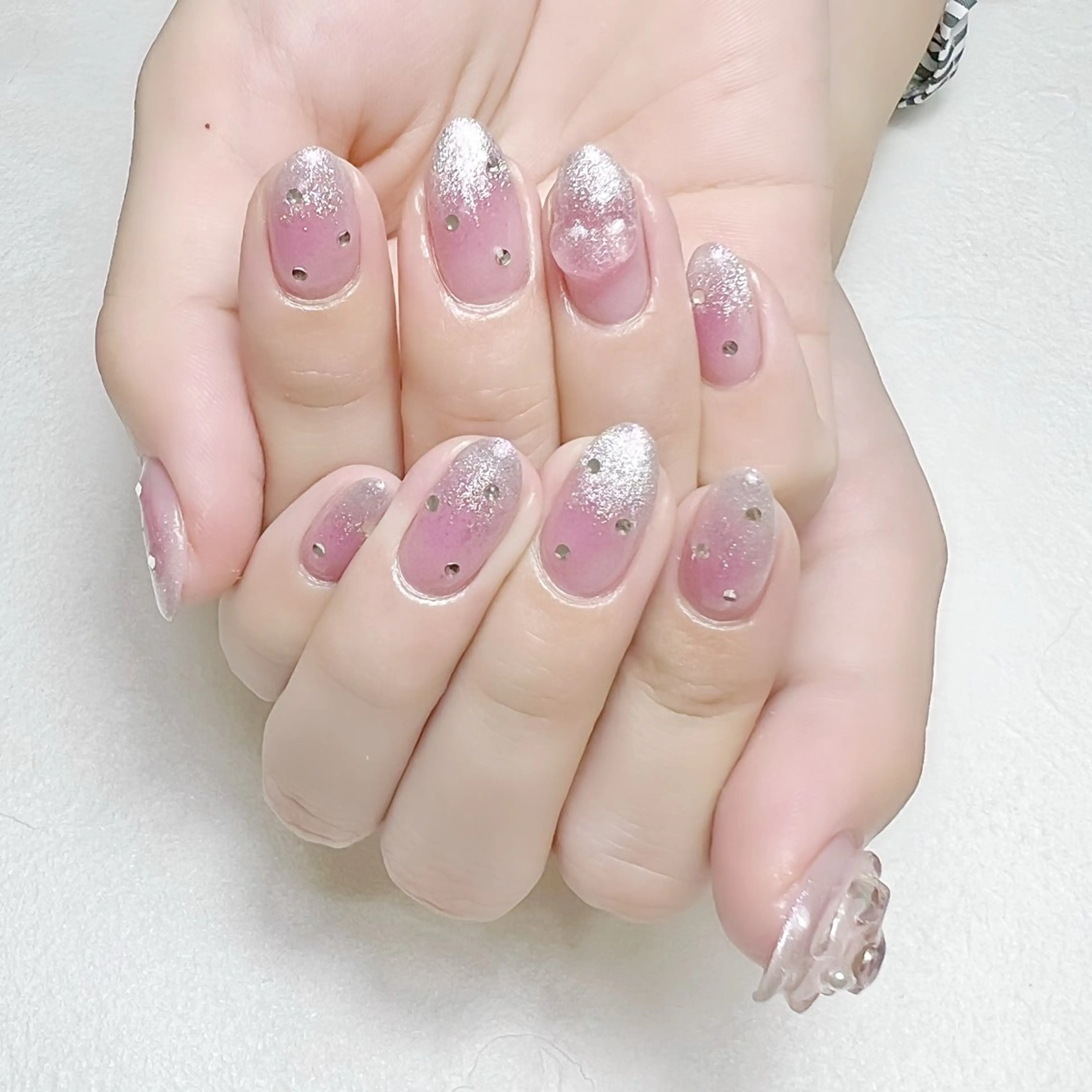 ネイル チークネイル キラキラネイル マグネットネイル ピンク ワンホンネイル rouse nail RISATOのネイルデザイン