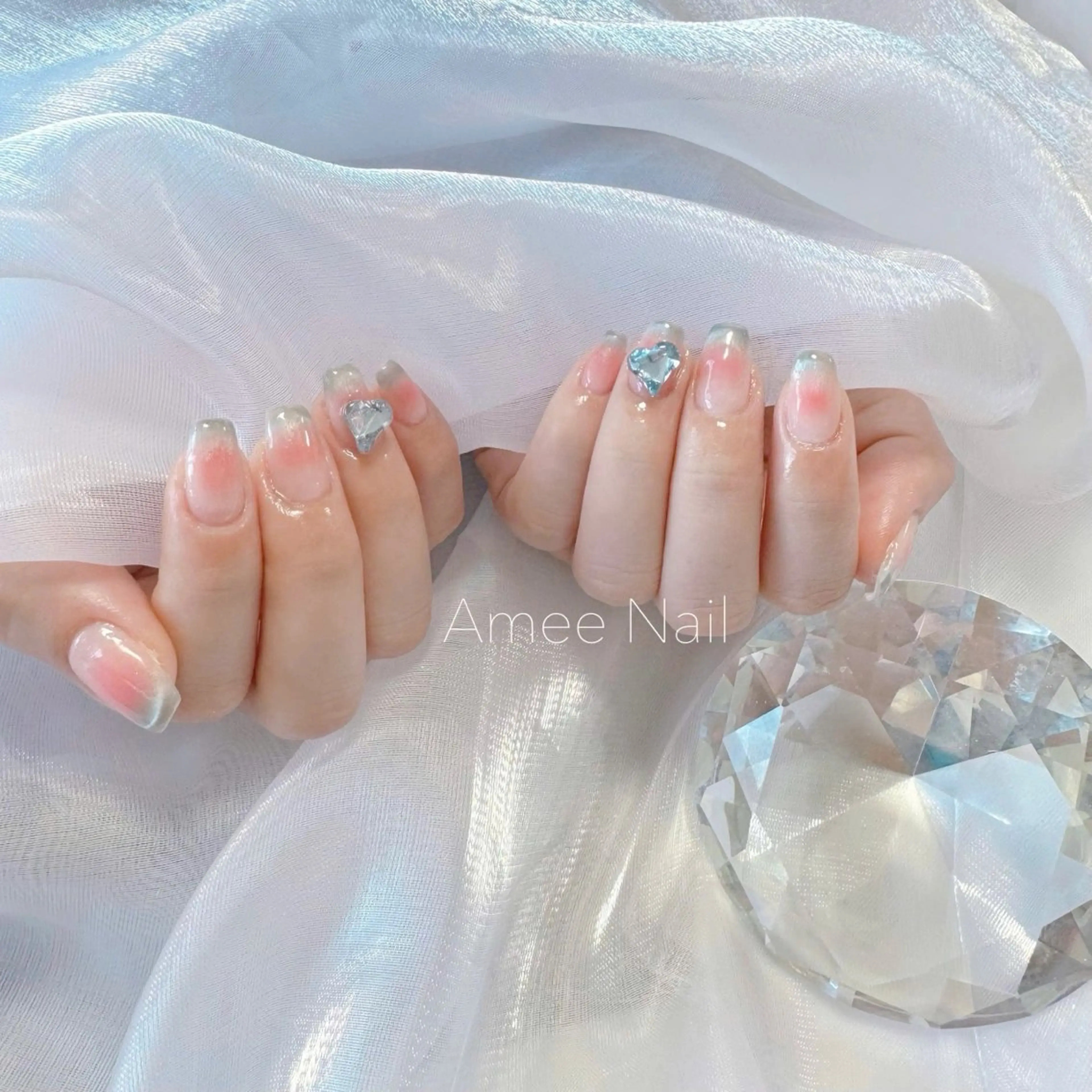 ネイル オーロラネイル クリアネイル フラッシュネイル ジェルネイル グラデーション ハンドネイル Amee Nail Salonのネイルデザイン
